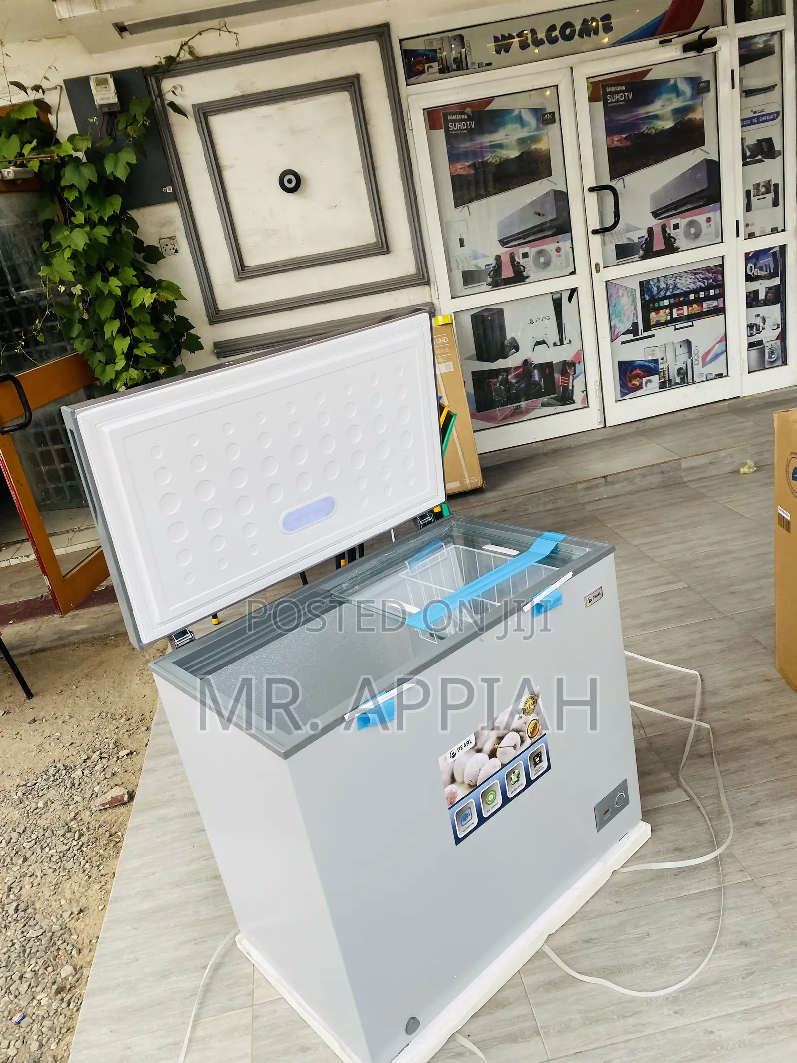 Uniquely Designed Pearl PCF-370(290)Ltrs 1 Door Freezer.