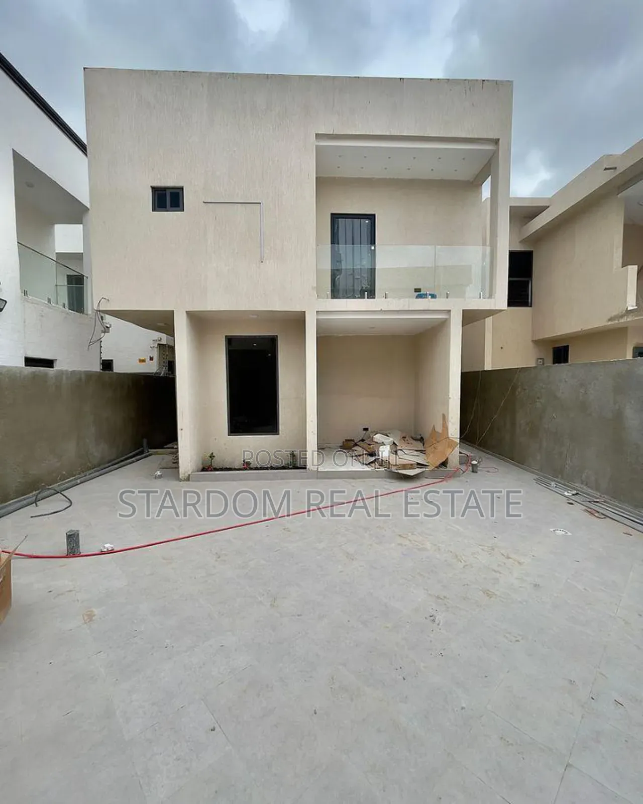 4bdrm Duplex in Adjiriganor for rent