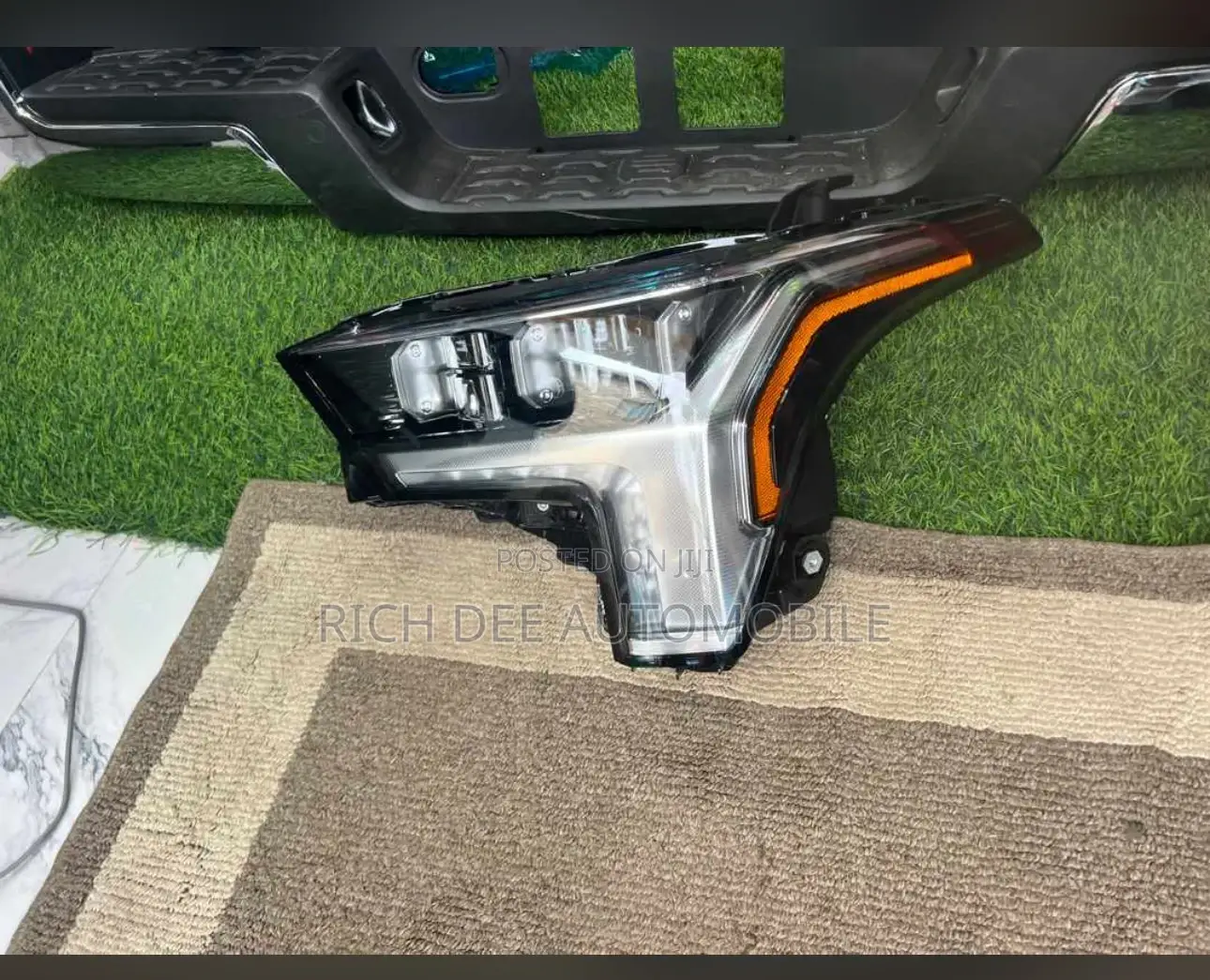 Tundra 2023 Headlight Pair