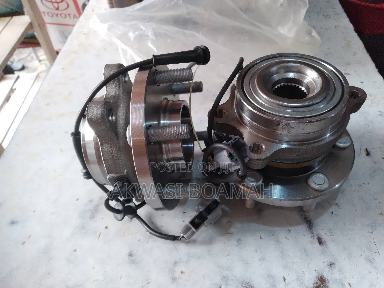 Navarra, Pathfinder 2006 Wheel Hub Front and Back