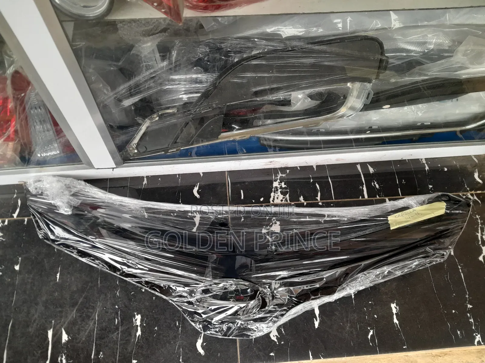 Corolla Top Grille 014-016