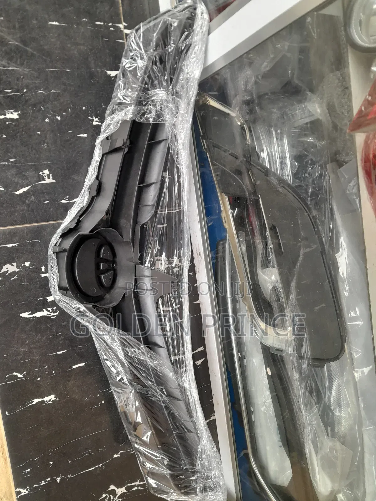 Corolla Top Grille 014-016