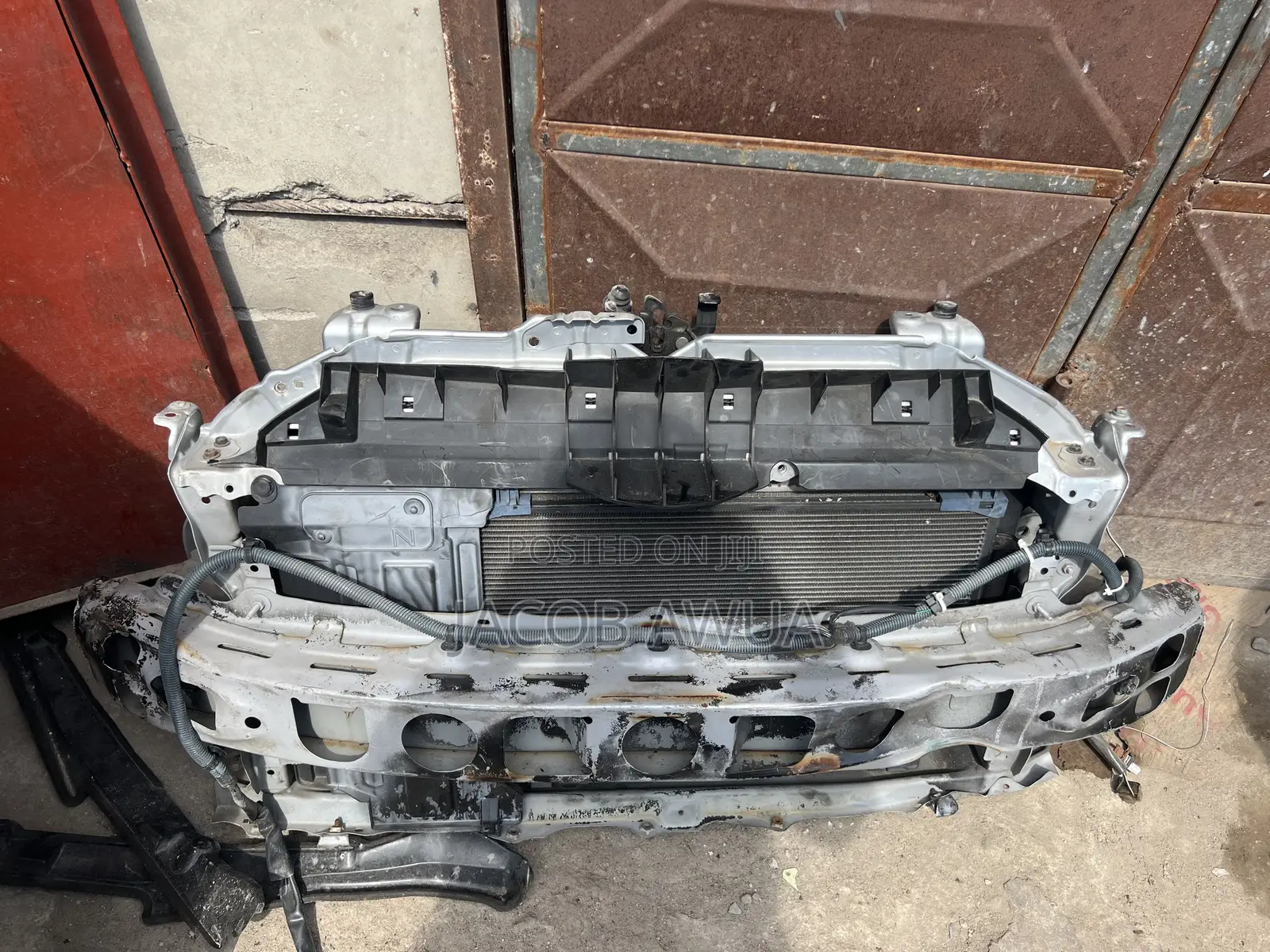 Toyota Yaris Radiator 2008 Front Cut Support.5l