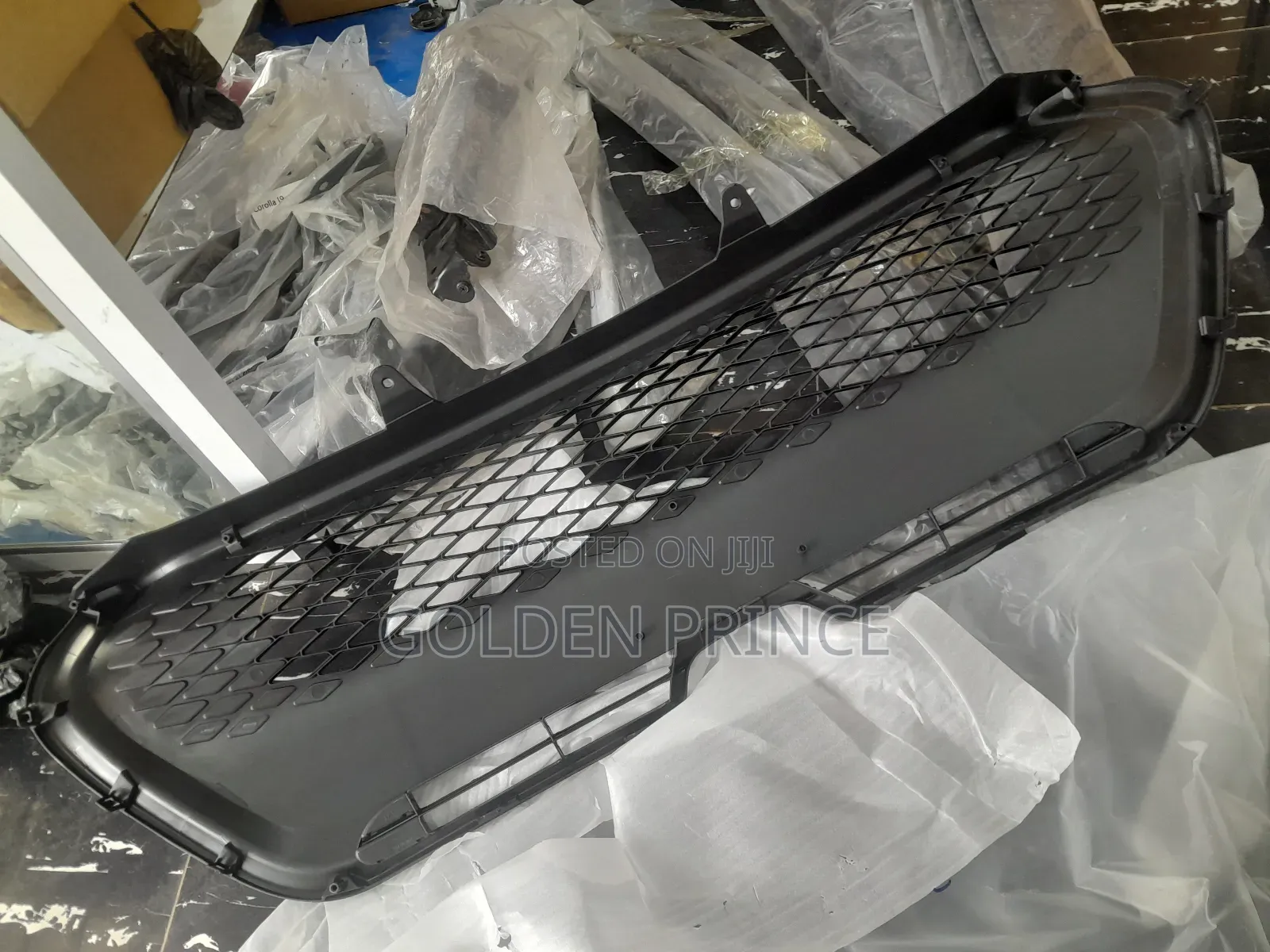 COROLLA 2017 SE Down Grille