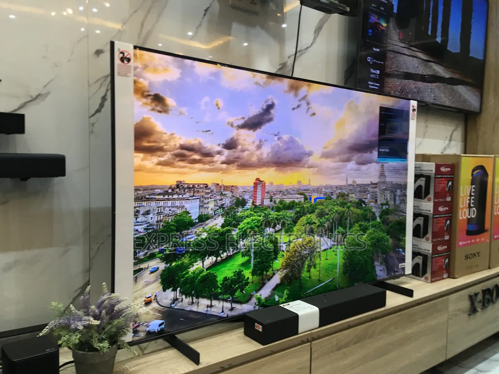 Slim UHD Smart Samsung 65”Cu7000 Sleek Tv 