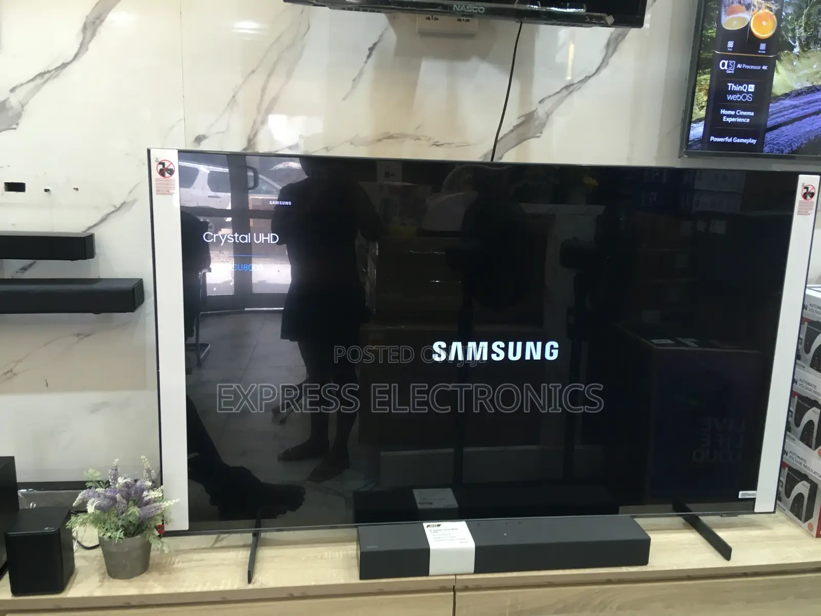 UHD Smart Glossy Samsung 65”Cu7000 Tv  