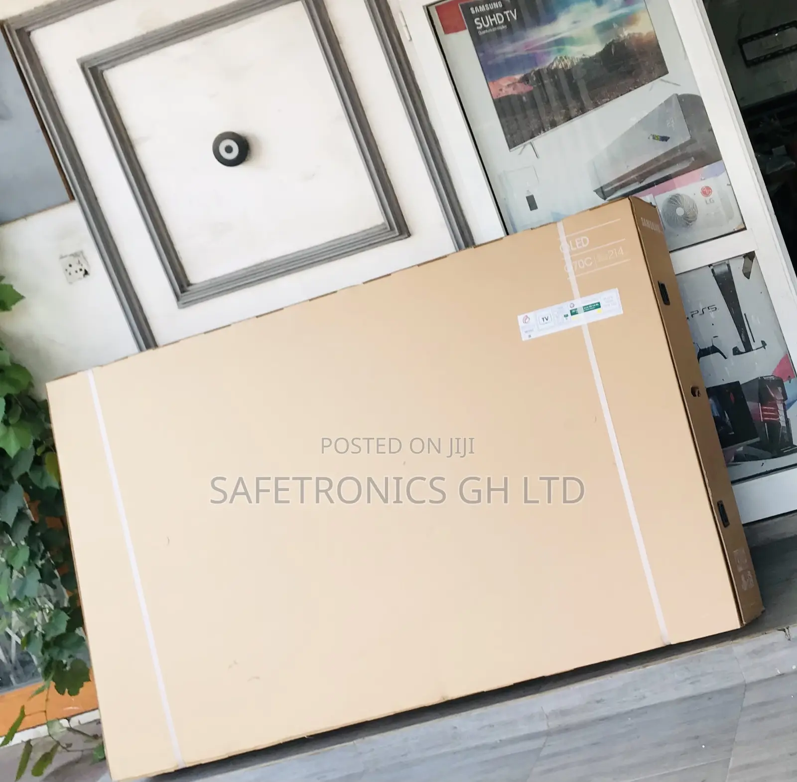 Brand New (Black) Smart 85 Inch Led CU71 Samsung CU71 Tv 