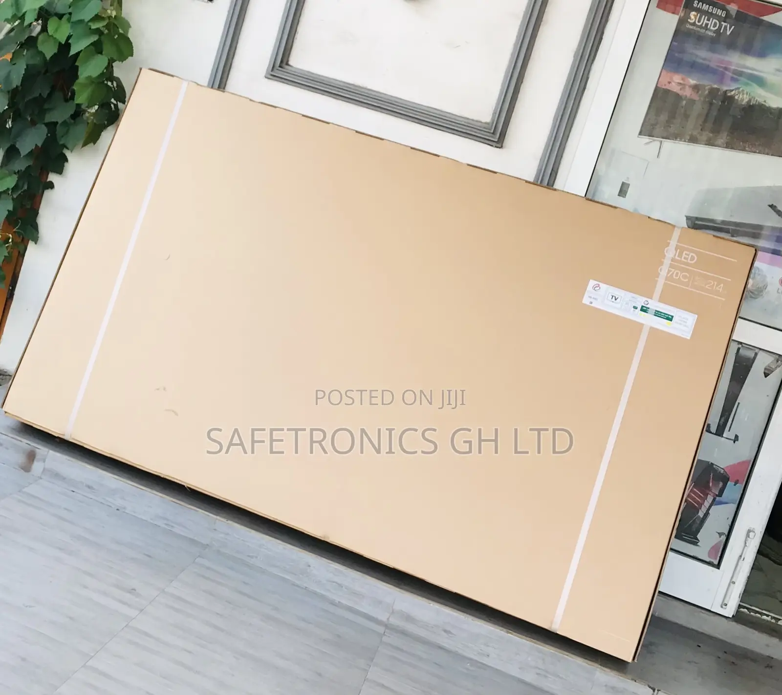 Brand New (Black) Smart 85 Inch Led CU71 Samsung CU71 Tv 