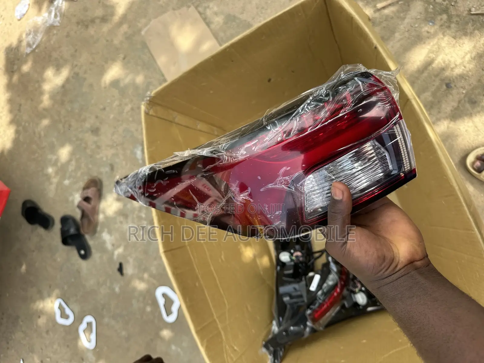 Outlander 2023 Taillight Pair