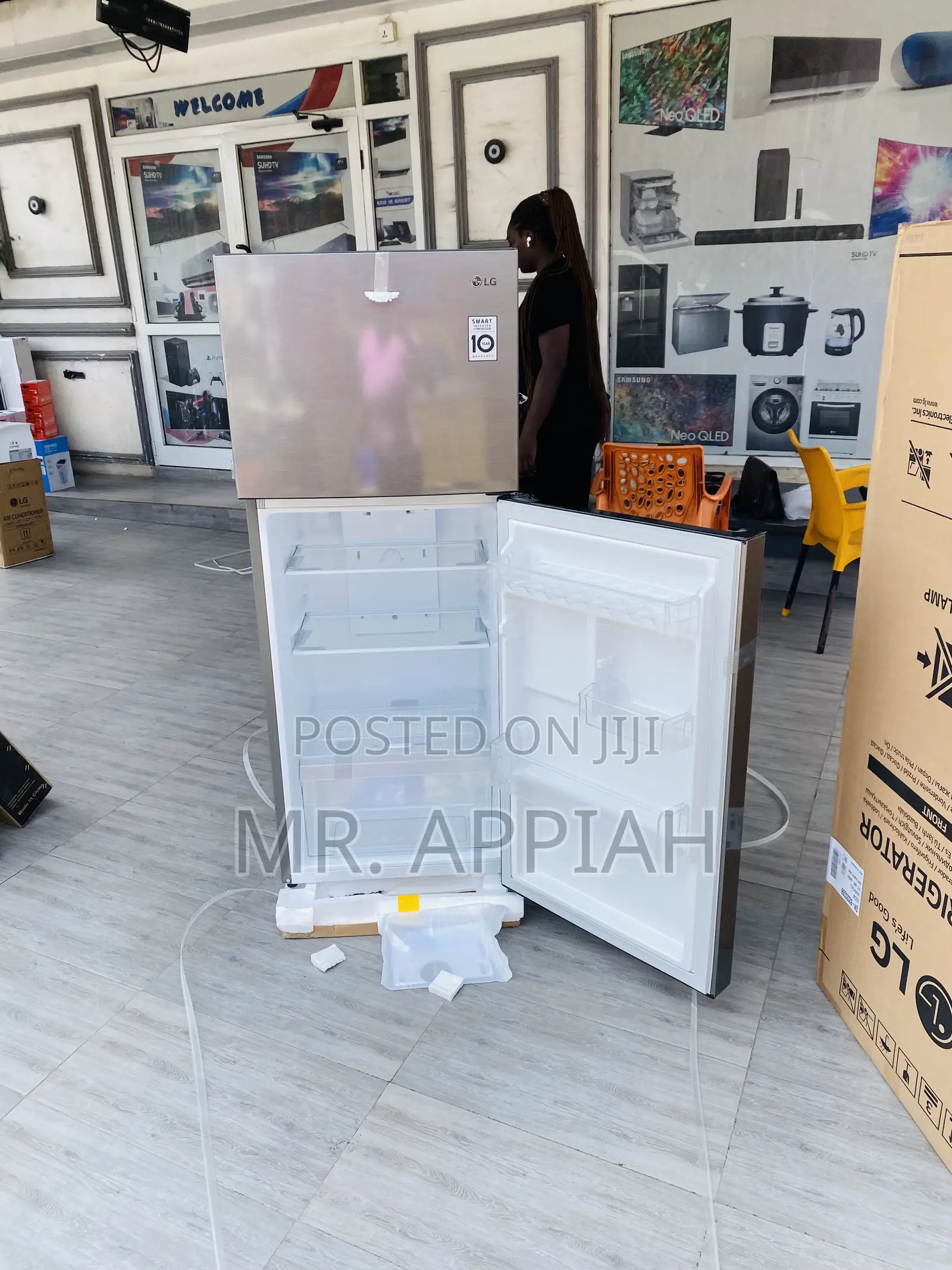 Fast Chilling LG GN-B202SQBB Double Door Refrigerator.