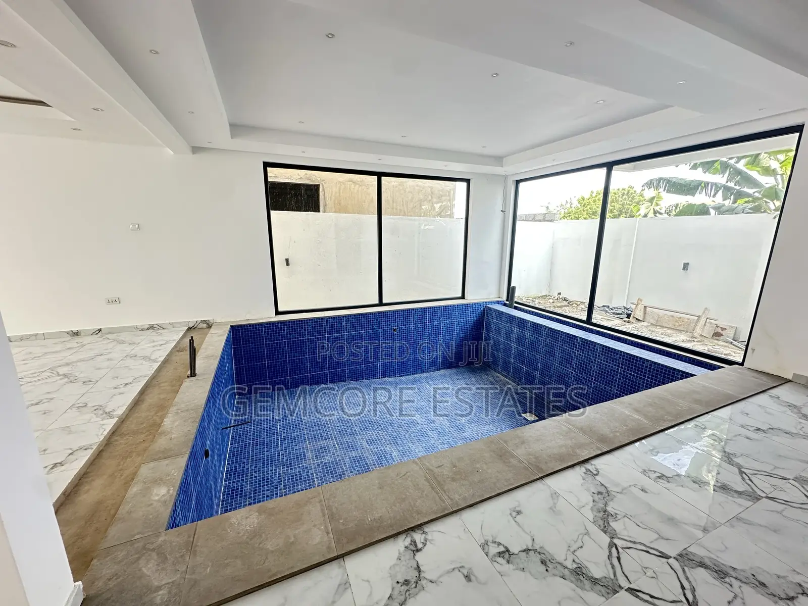 4bdrm Townhouse/Terrace in American House, East Legon for sale