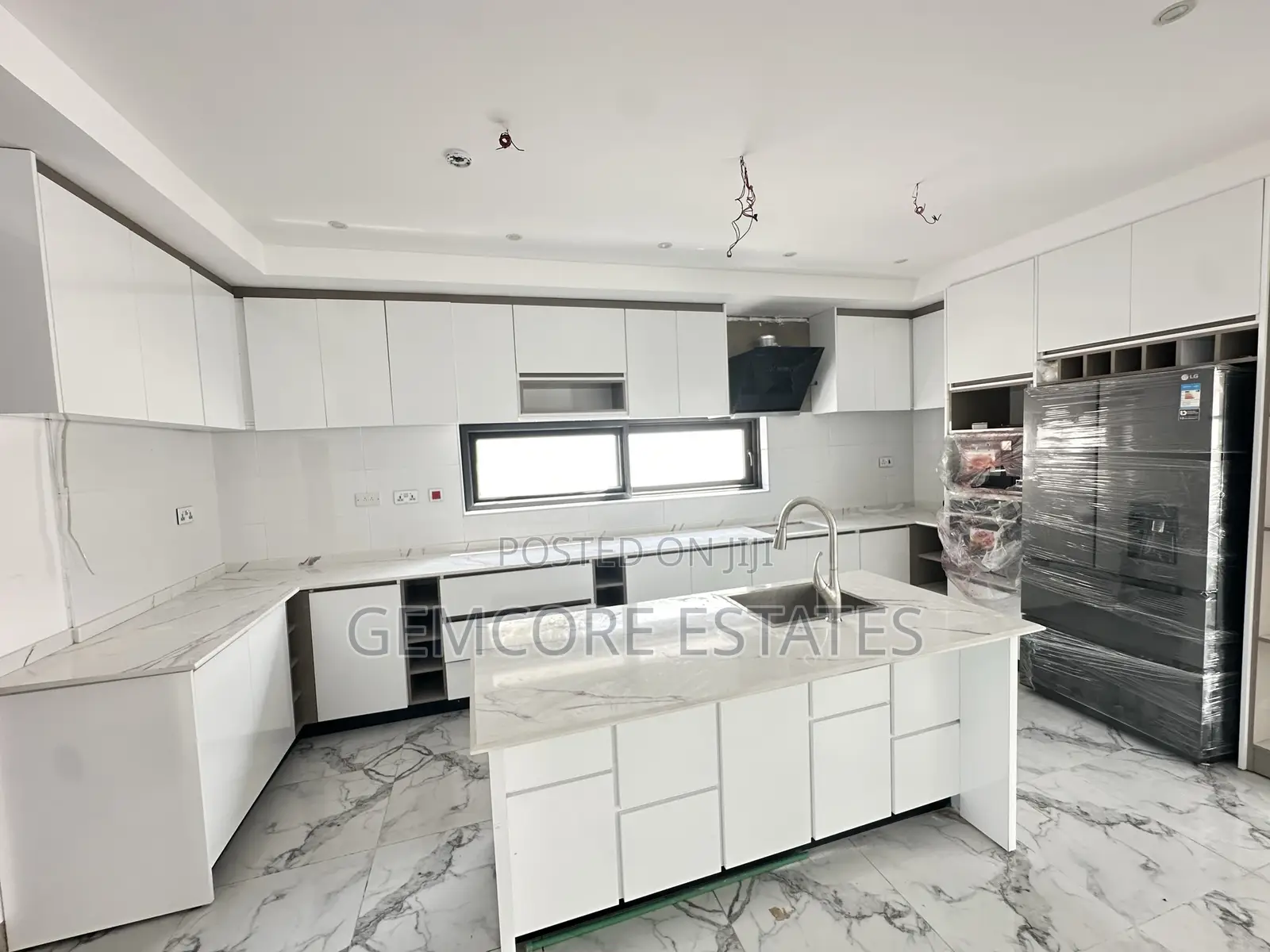 4bdrm Townhouse/Terrace in American House, East Legon for sale