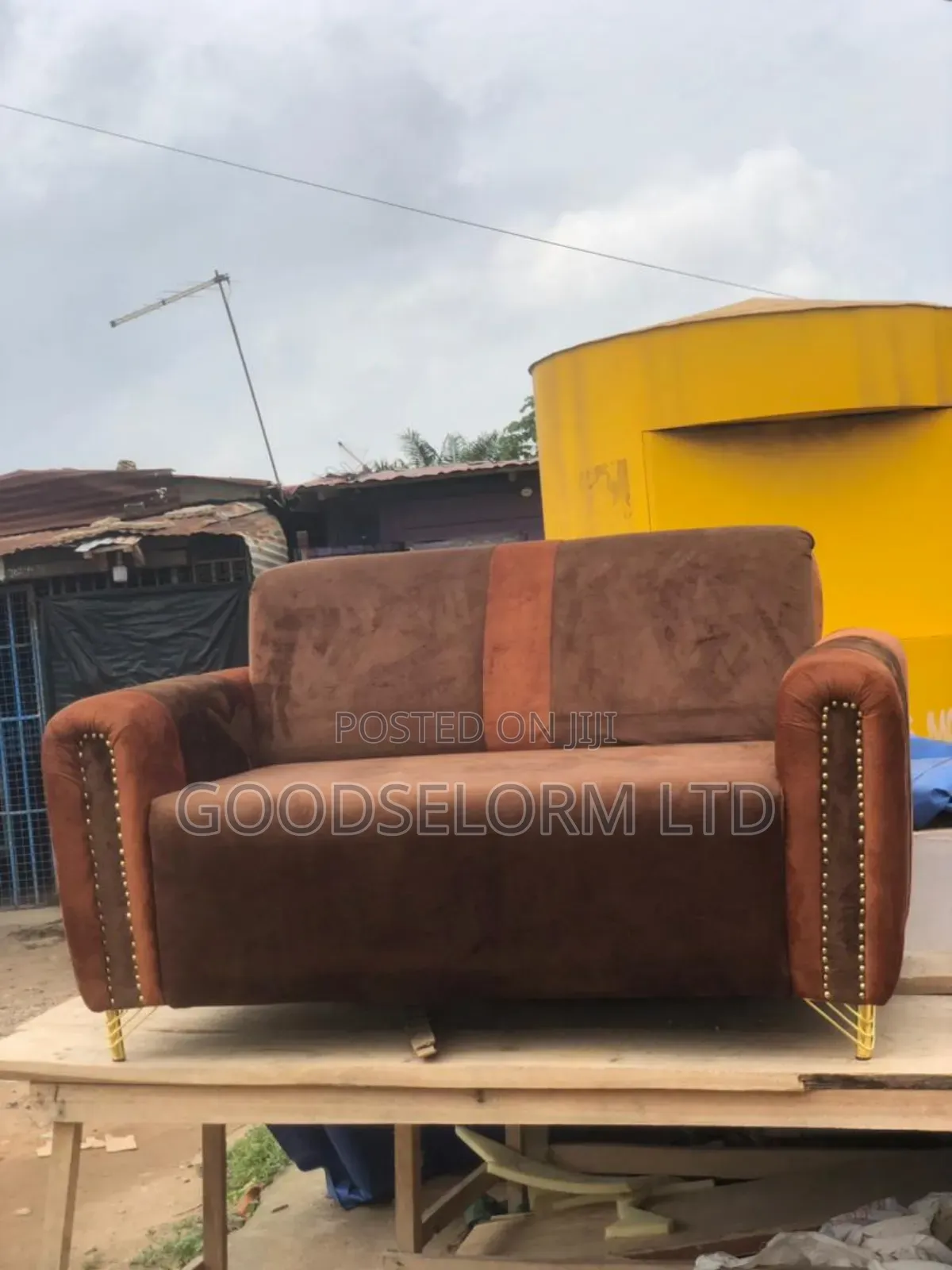 2in1 Sofa COUCH With FREE DELIVERY