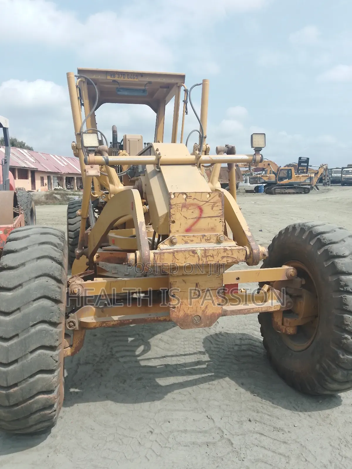 Neat and Rebust Used Cat Grader in Good Working Condition