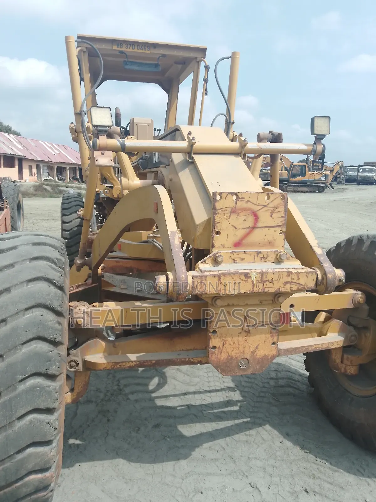Neat and Rebust Used Cat Grader in Good Working Condition