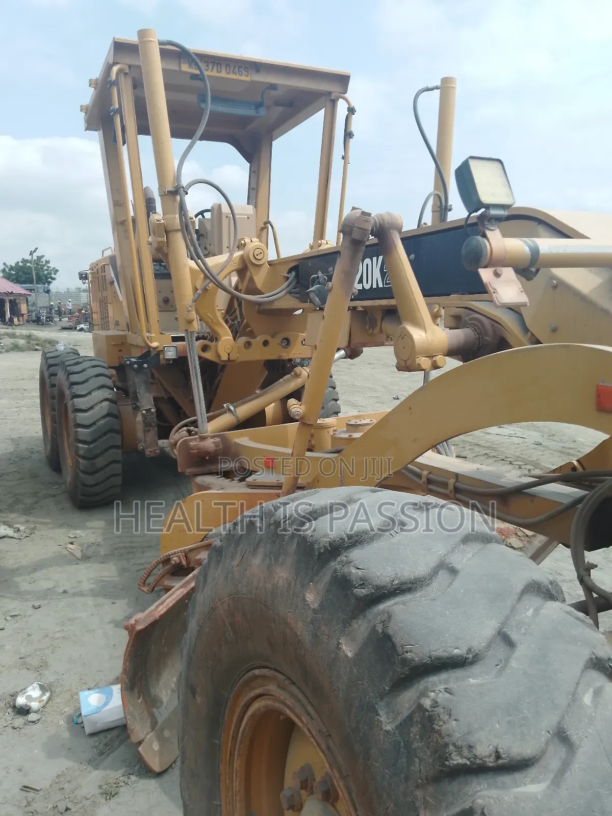 Neat and Rebust Used Cat Grader in Good Working Condition