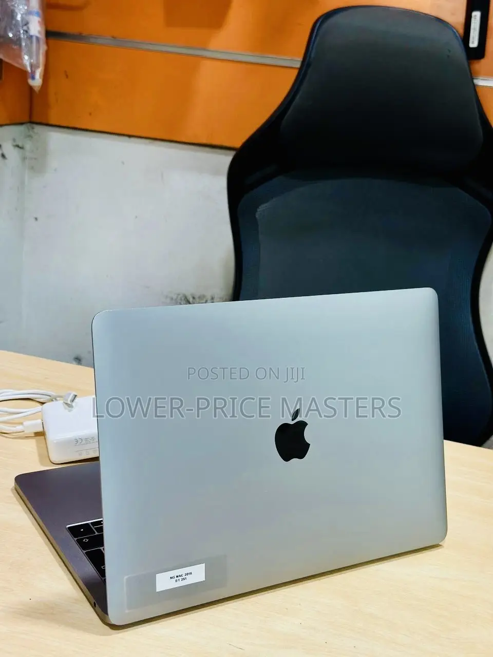 New Laptop Apple MacBook 2016 8GB Intel Core I5 SSD 256GB