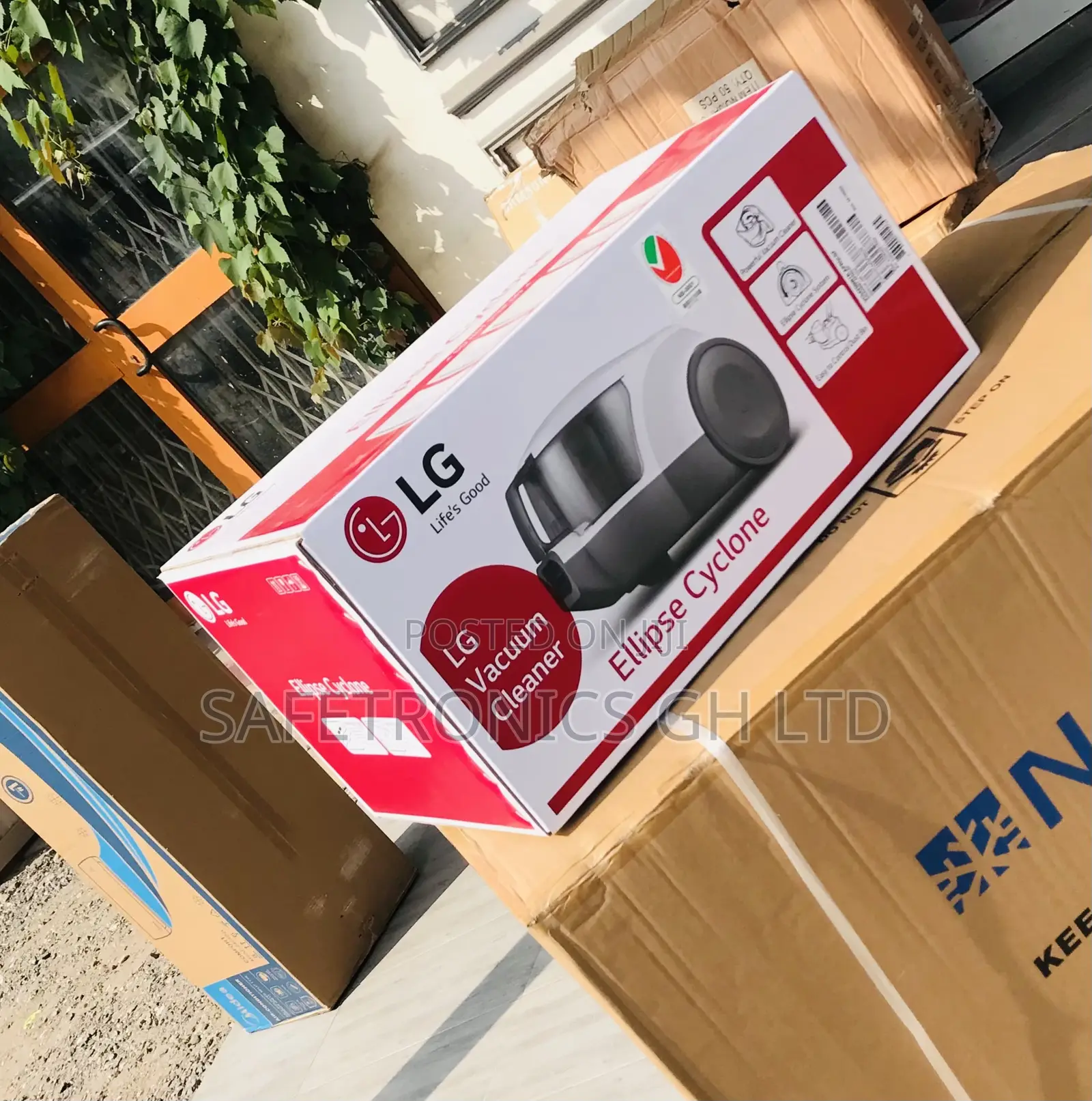 Quality LG 20 Liters Vacuum Cleaner Vc5420nntr 