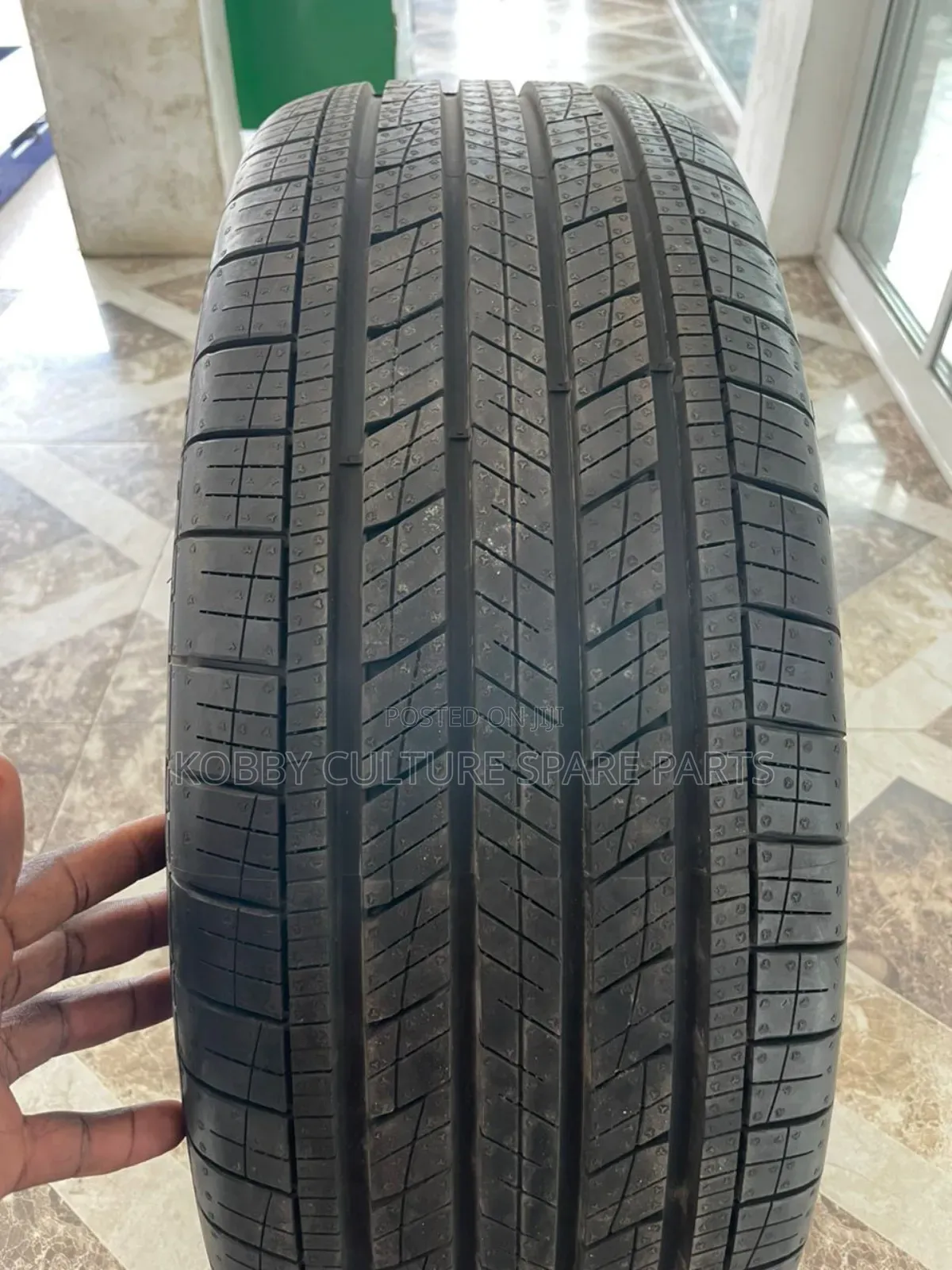 Ororiginal Goodyear 235/60r18 Tyres Available for All Cars