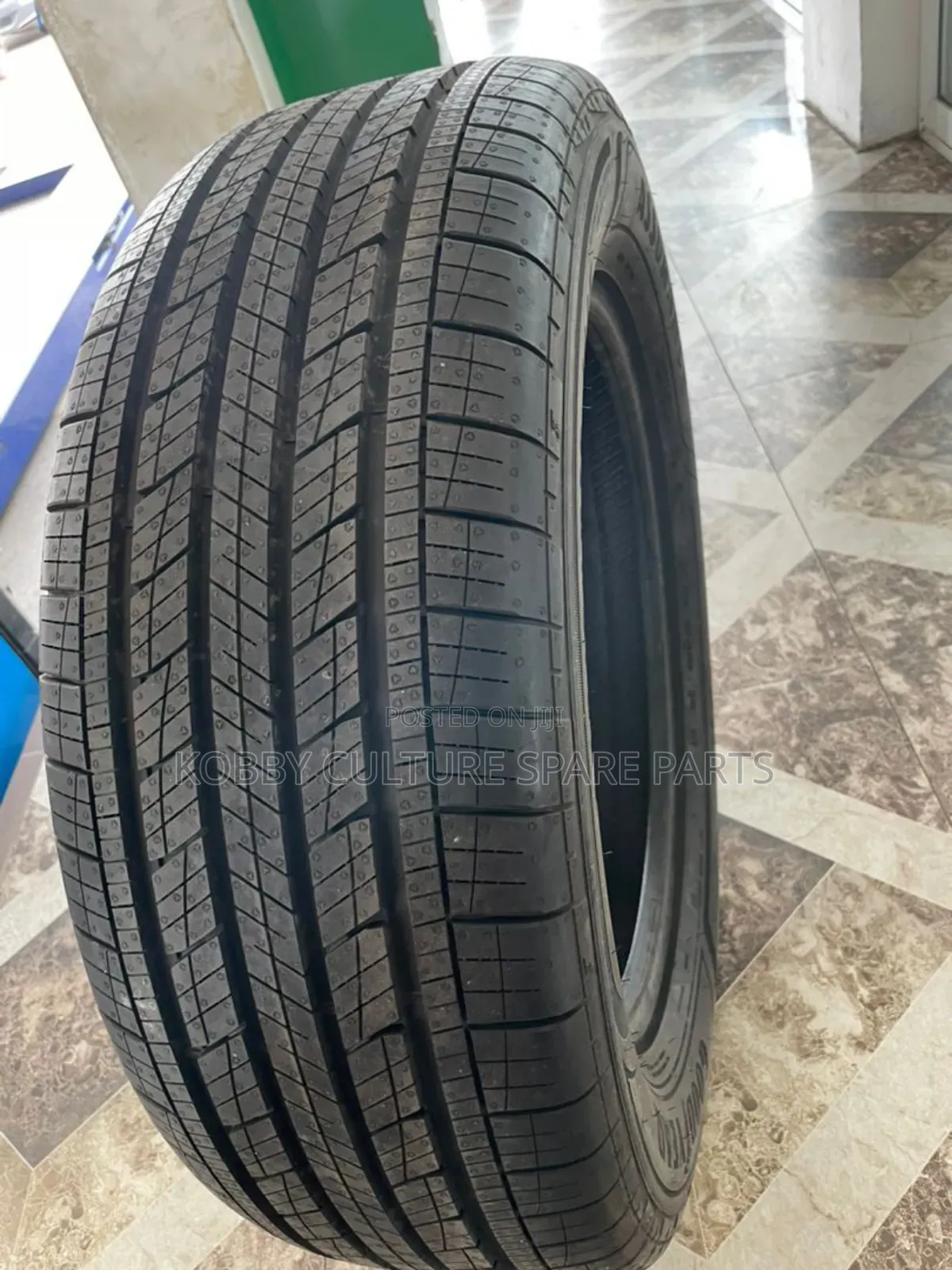 Ororiginal Goodyear 235/60r18 Tyres Available for All Cars