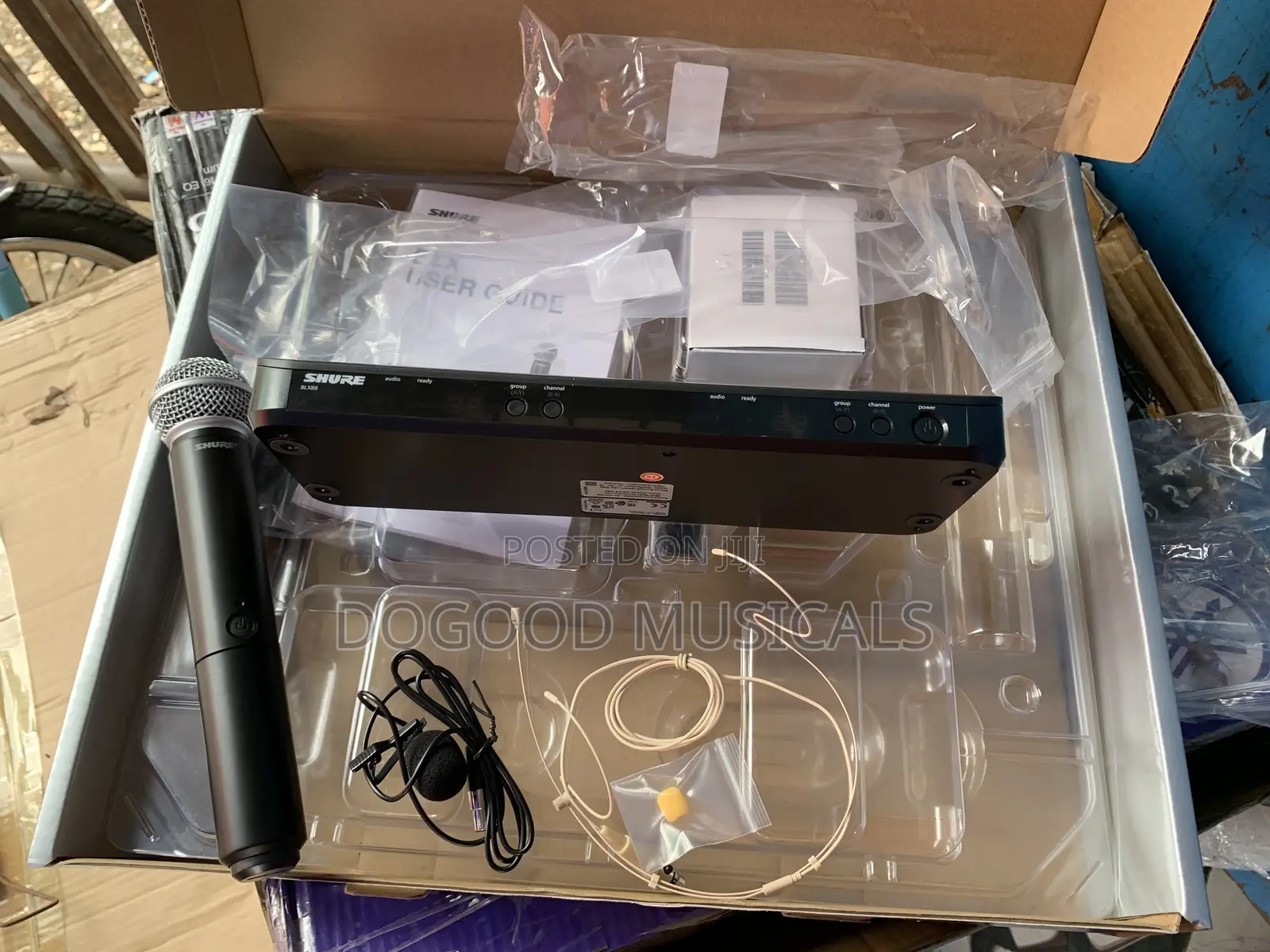 SHURE BLX88 2in1 Lapel and Handheld Wireless Microphone