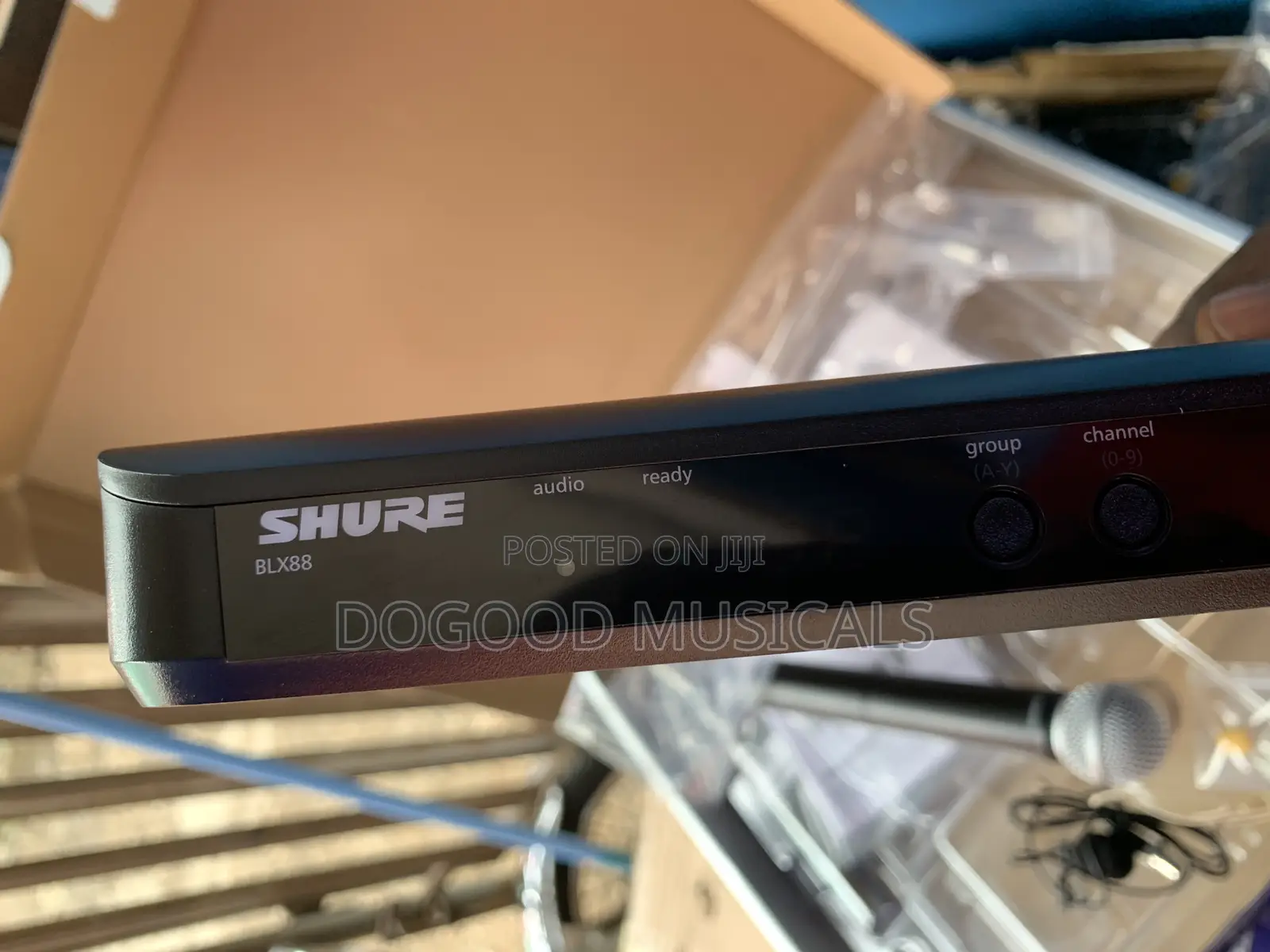 SHURE BLX88 2in1 Lapel and Handheld Wireless Microphone