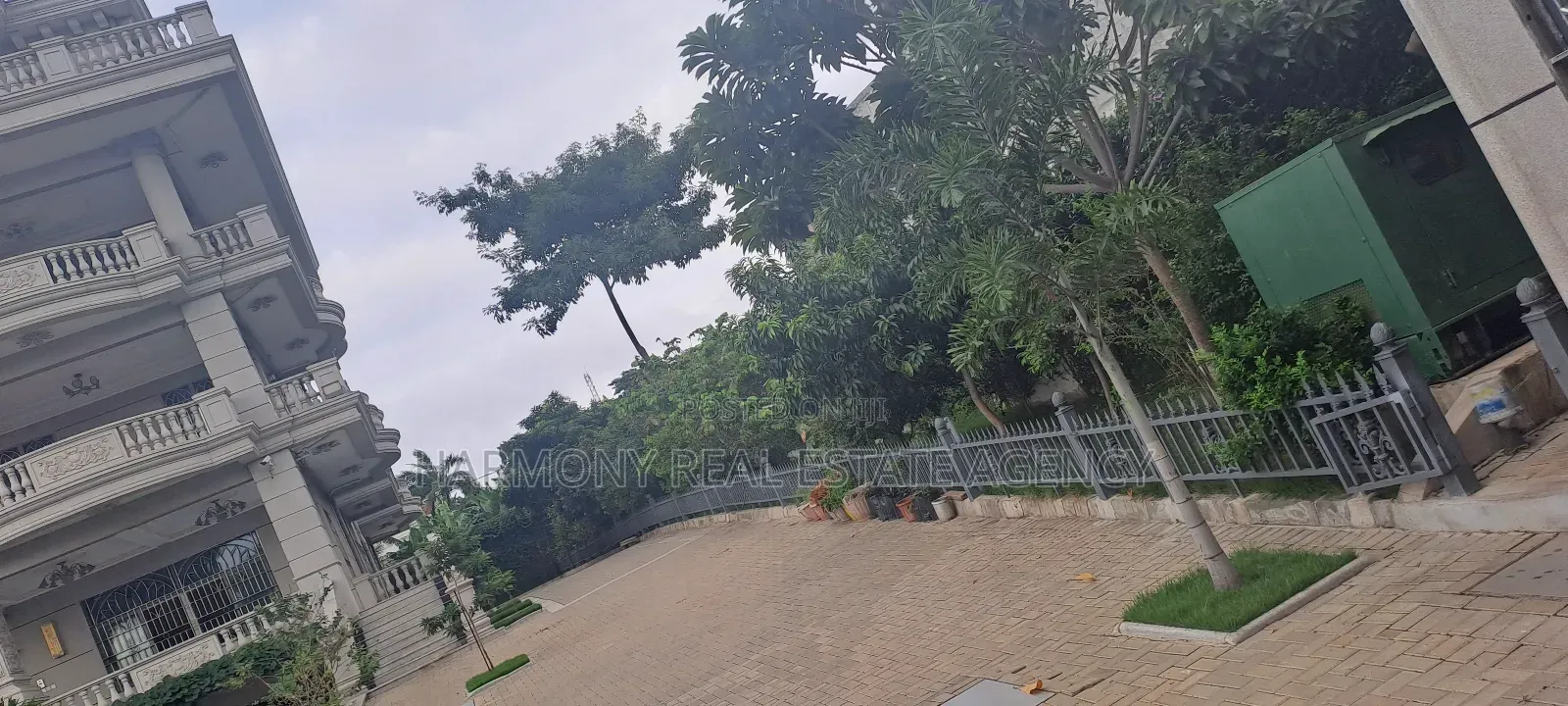 8bdrm House in Airport Residential Area for rent