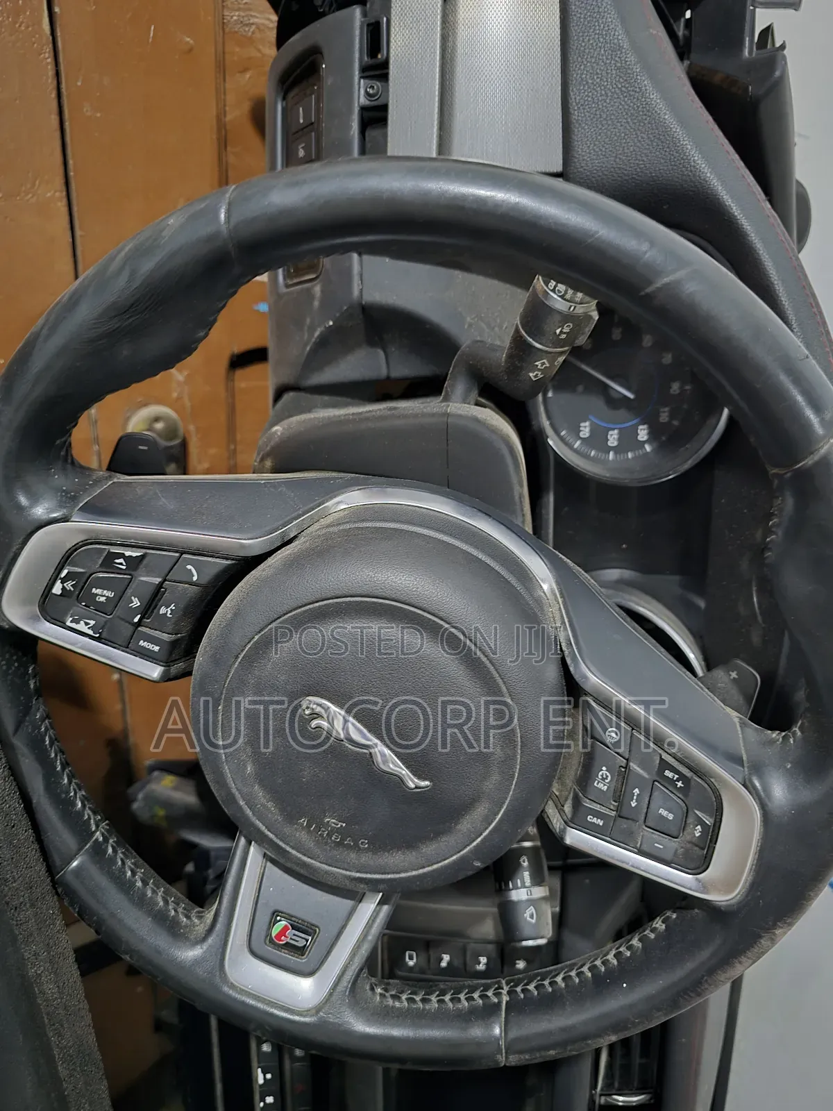 Jaguar Xf/ Xe/ F Pace Steering With Airbag