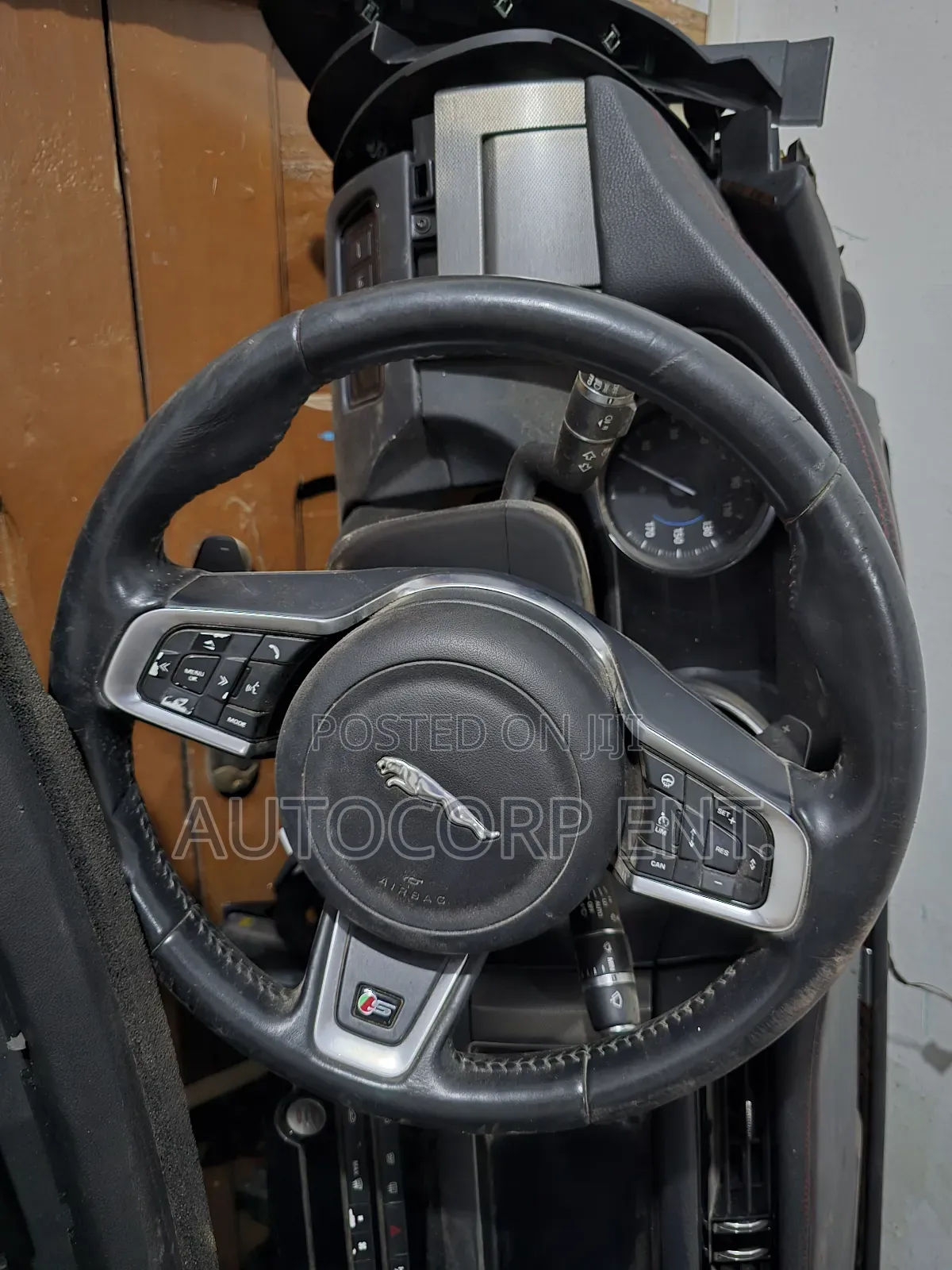 Jaguar Xf/ Xe/ F Pace Steering With Airbag