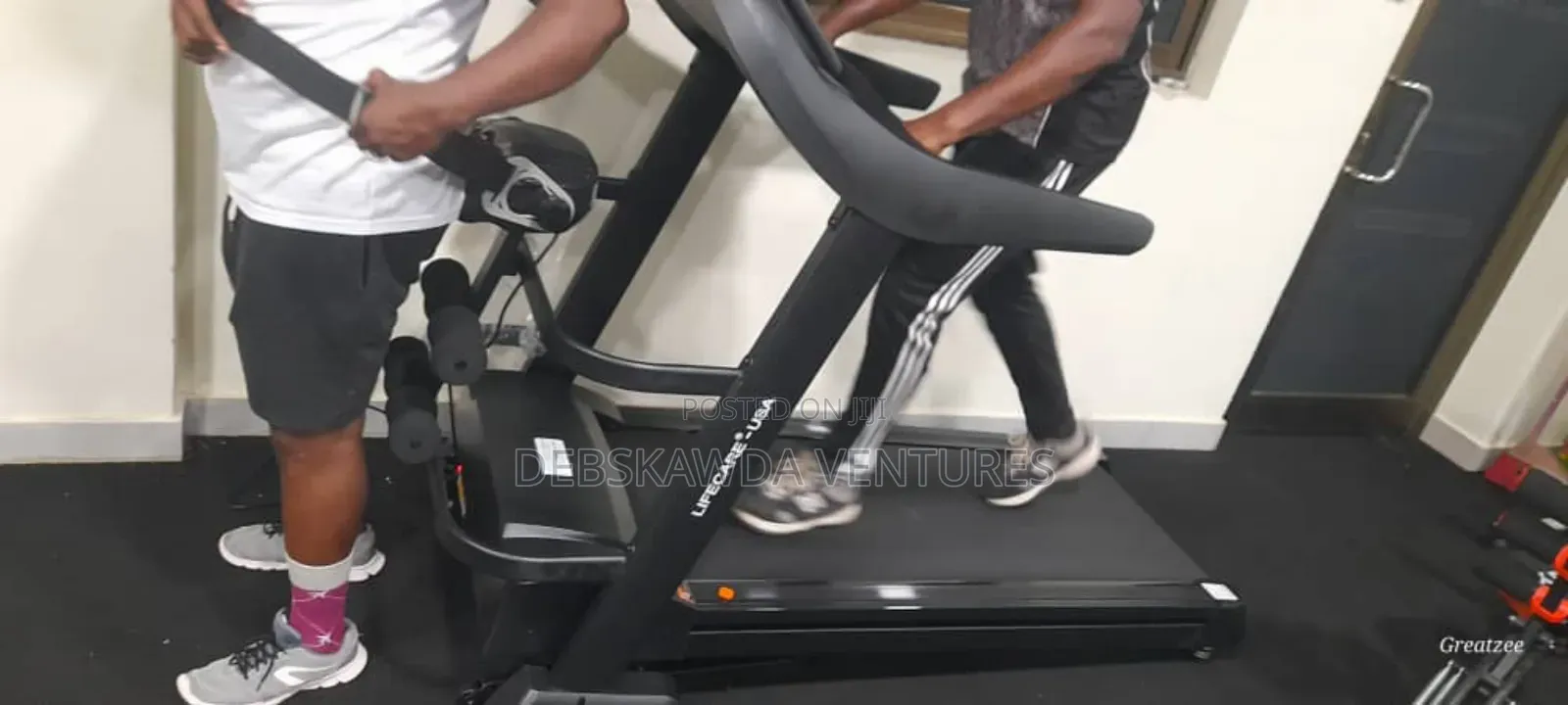 Q6 Automatic Incline Treadmill 4hp