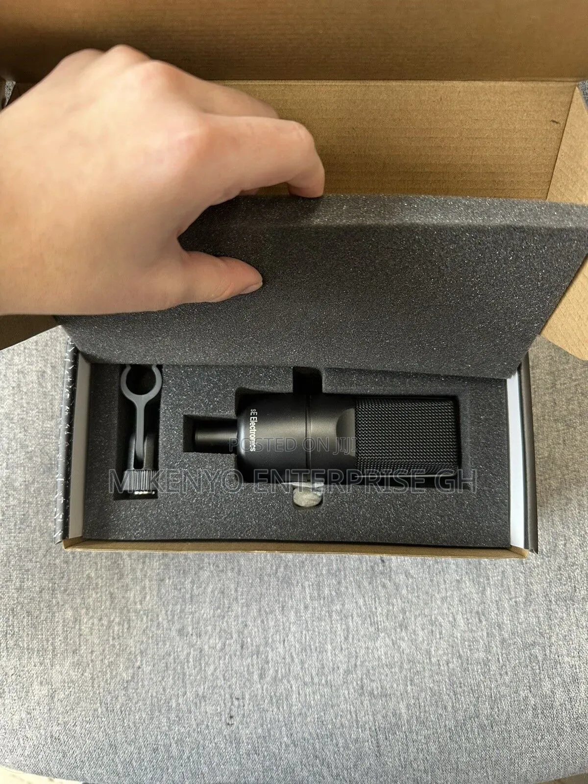 Se Electronics X1 a Large Diaphragm Condenser Microphone