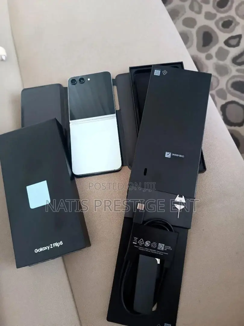 New Samsung Galaxy Z Flip 5 256 GB Black