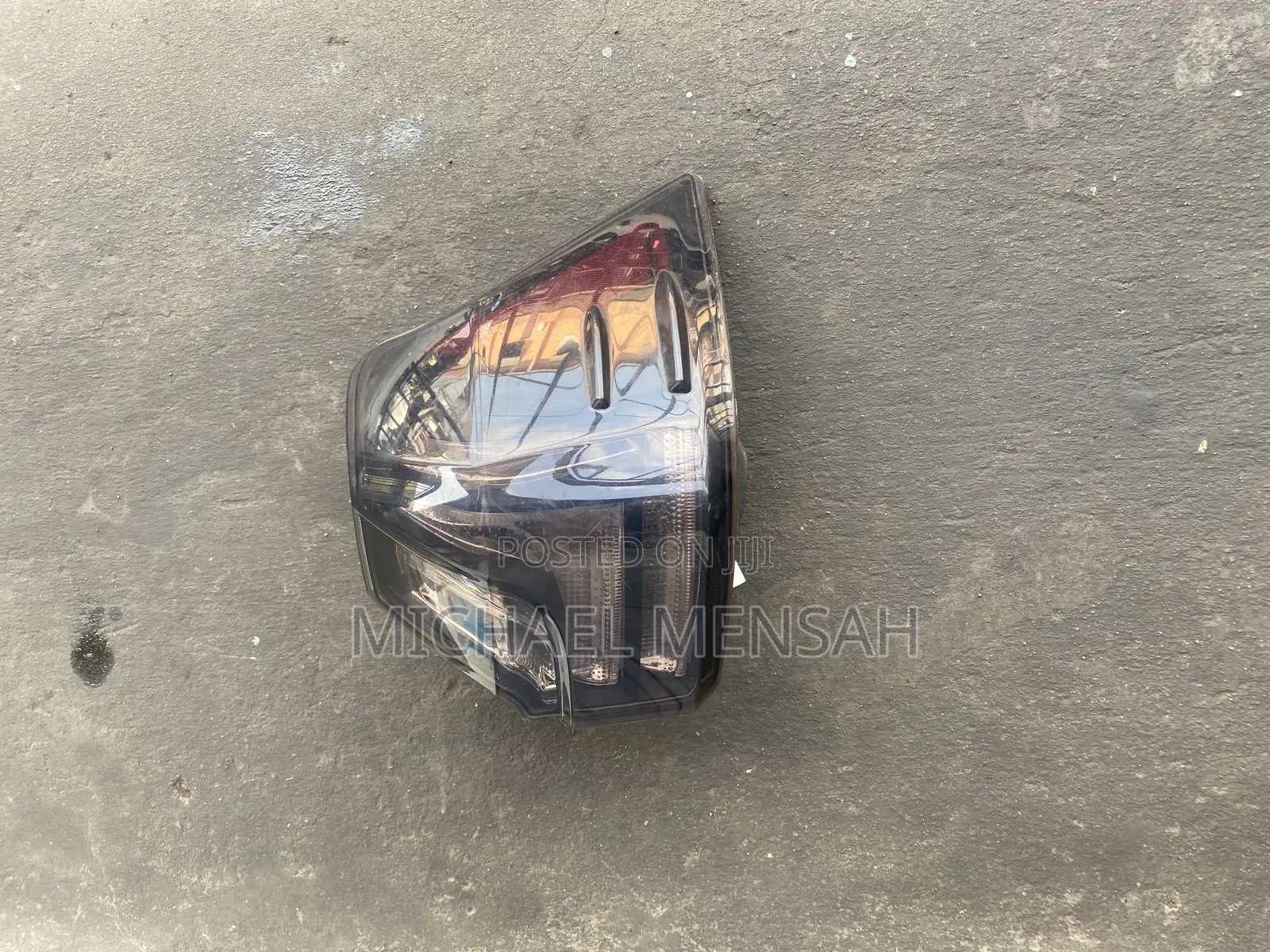 Lexus 570 Tail Light