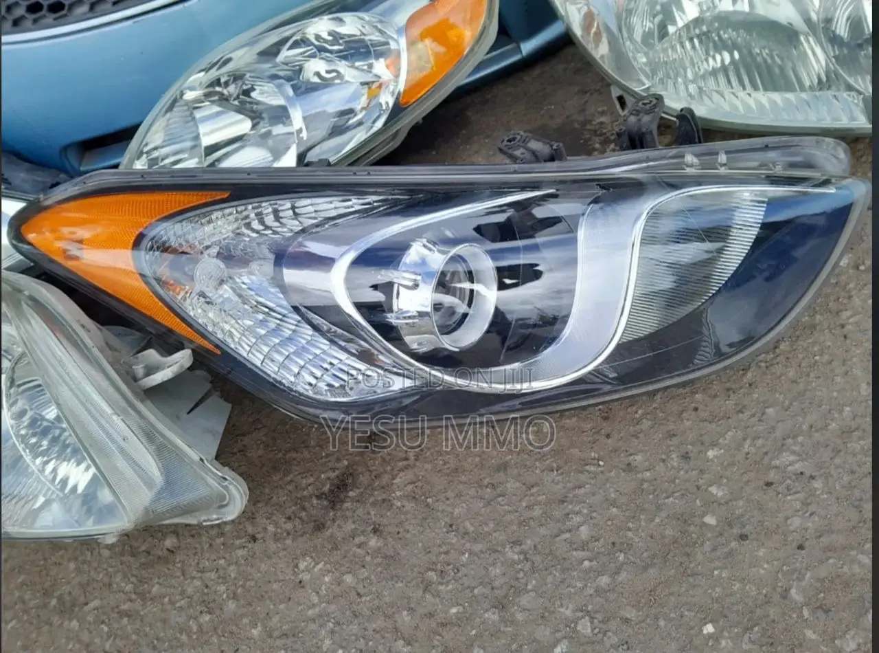 Hyundai Elantra GT 2013 Headlight
