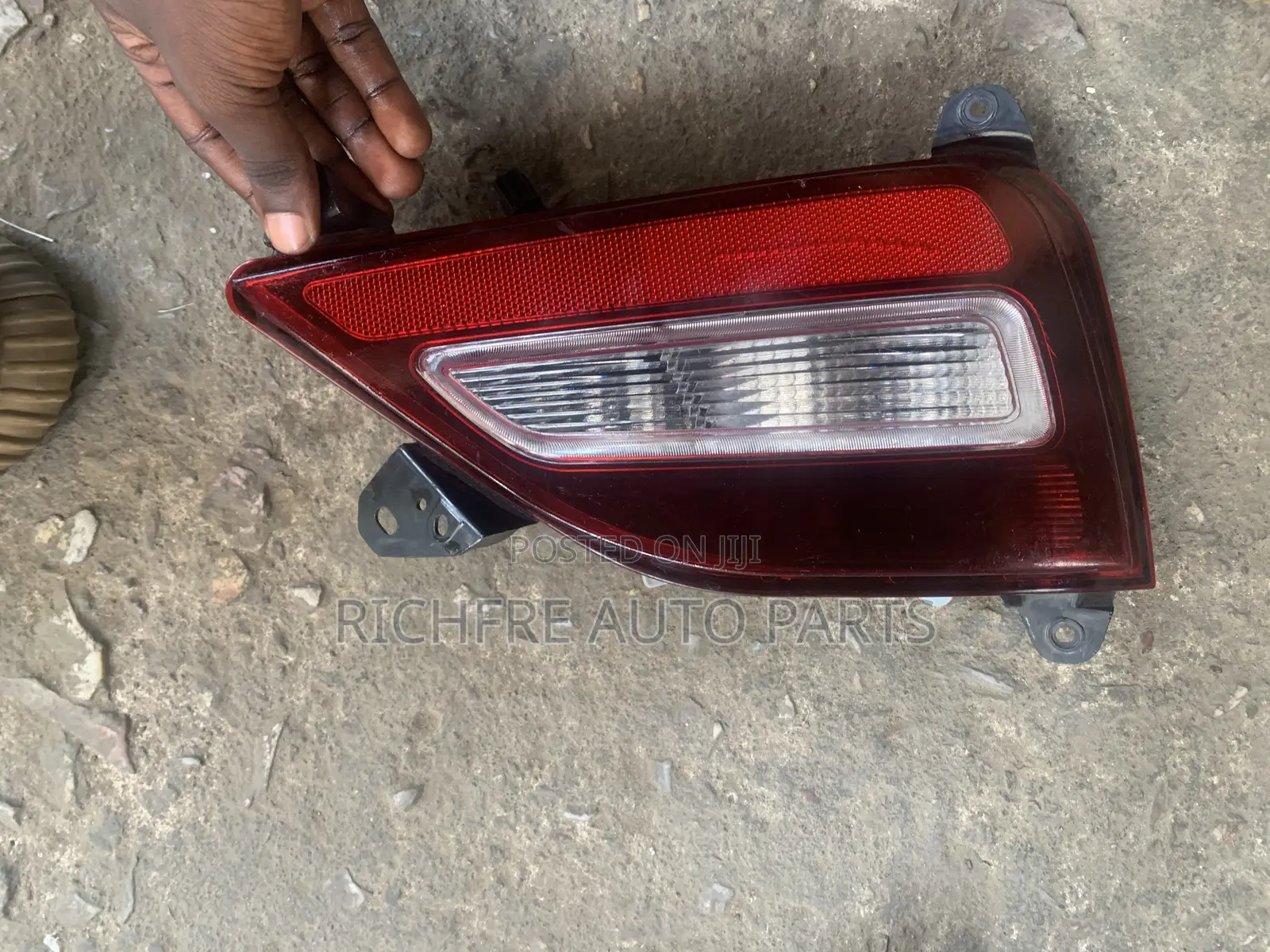 Hyundai Santa Fe 2018/2019/2020 Back Bumper Reflector