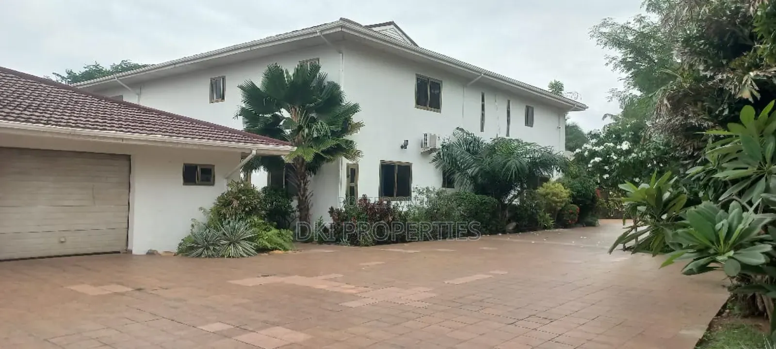 6bdrm House in Dki Properties, Dzorwulu for sale