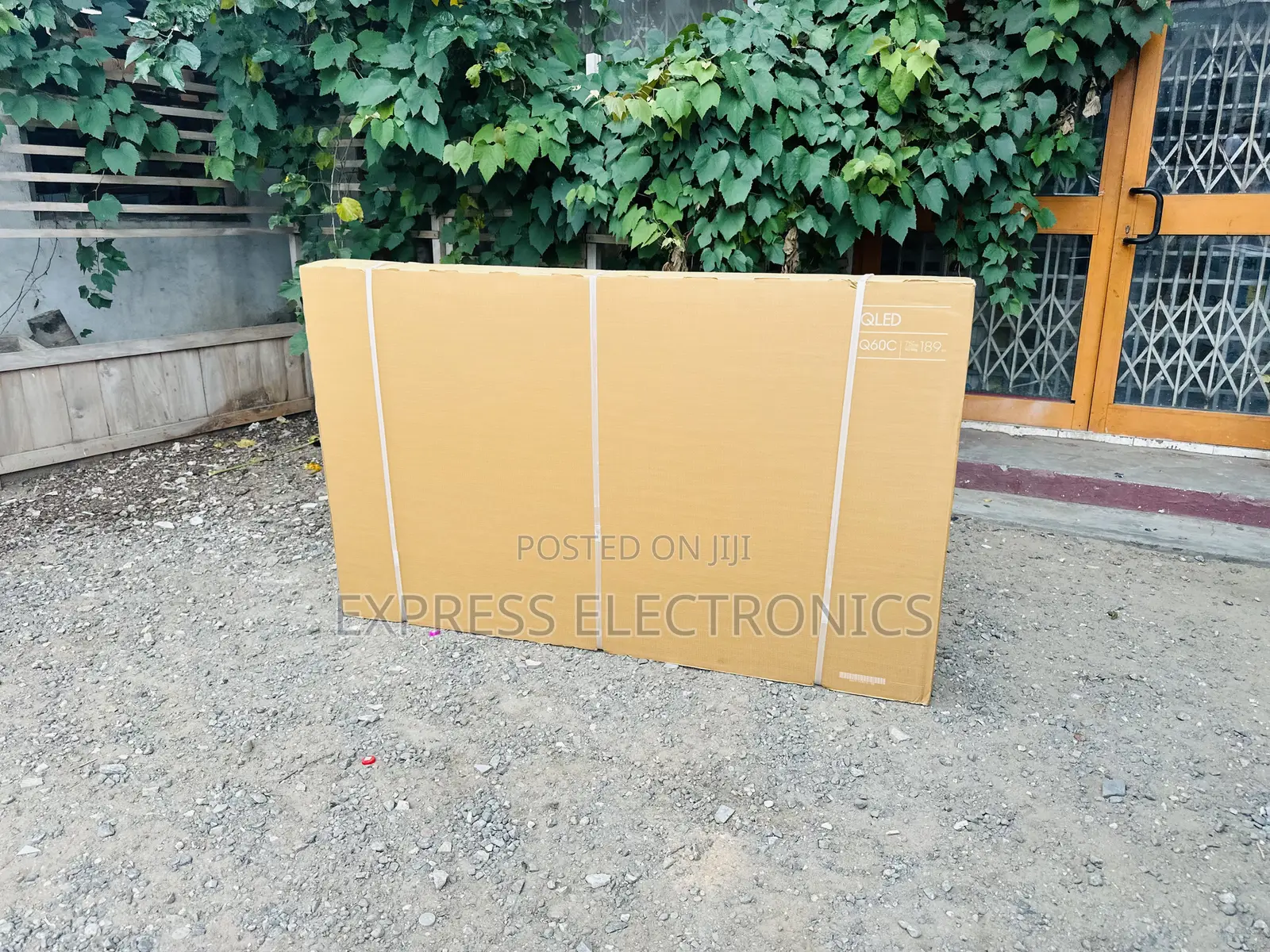 Tizen UHD Smart Glossy Screen Samsung 75cu8000