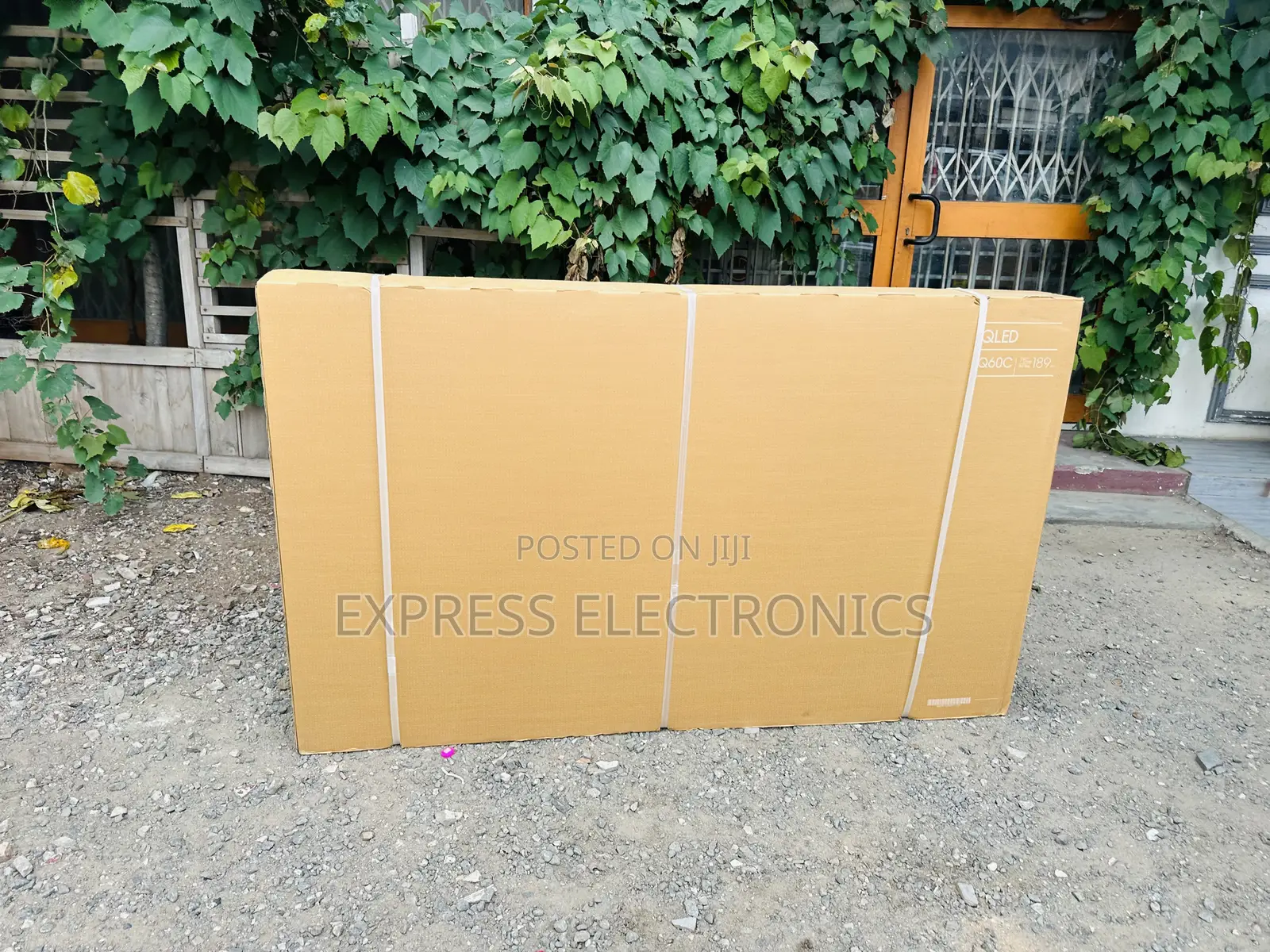 Ultra Slim Design Samsung Uhd Smart 75”Du8000