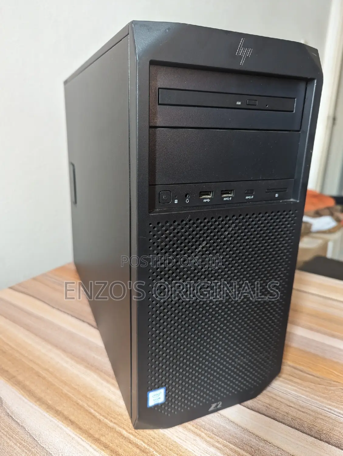 Desktop Computer HP Z2 G4 Tower 16GB Intel Xeon SSD 512GB