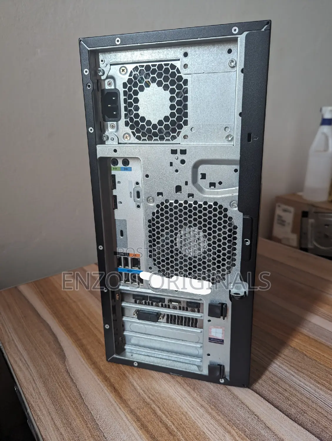 Desktop Computer HP Z2 G4 Tower 16GB Intel Xeon SSD 512GB