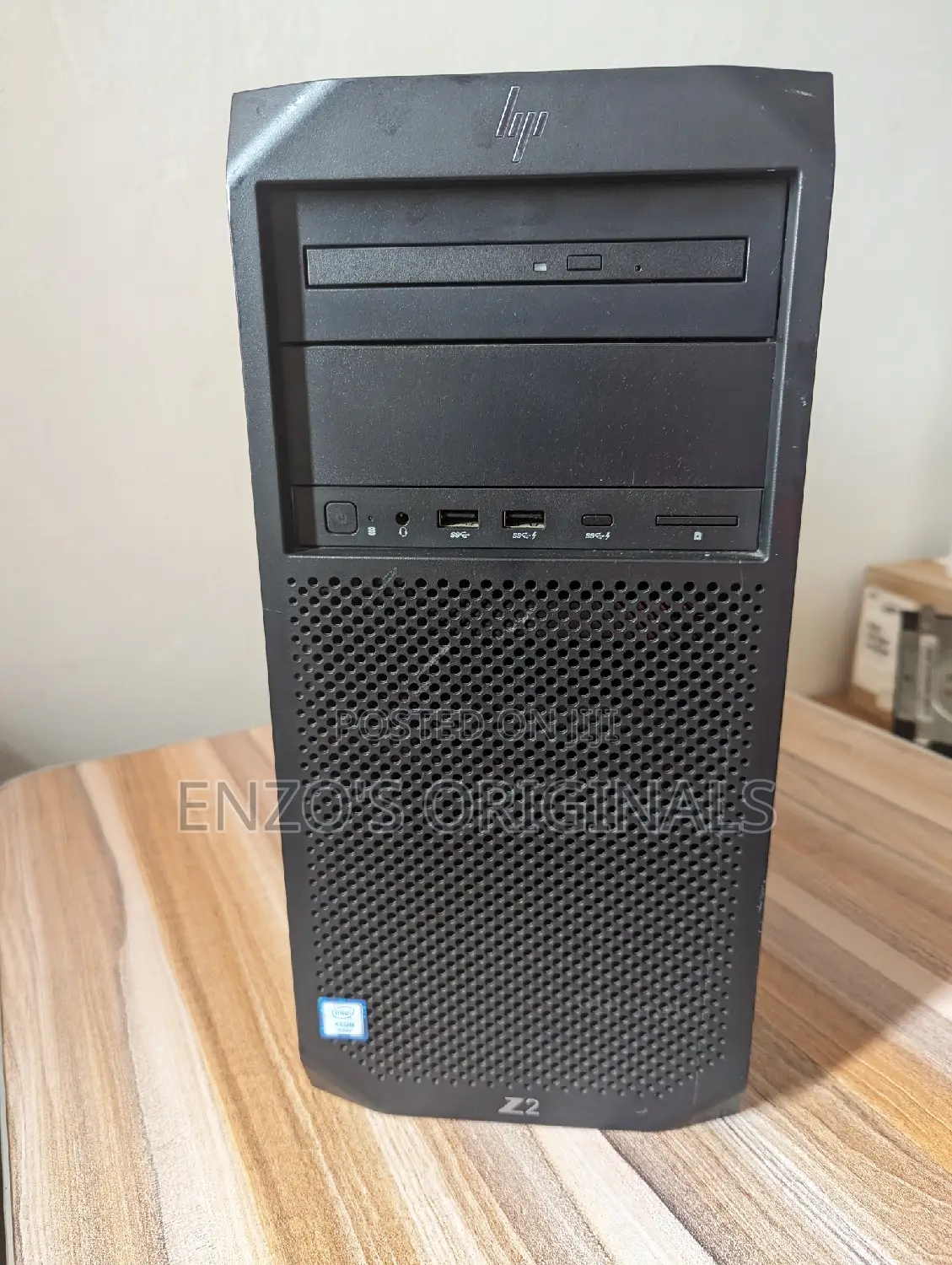 Desktop Computer HP Z2 G4 Tower 16GB Intel Xeon SSD 512GB