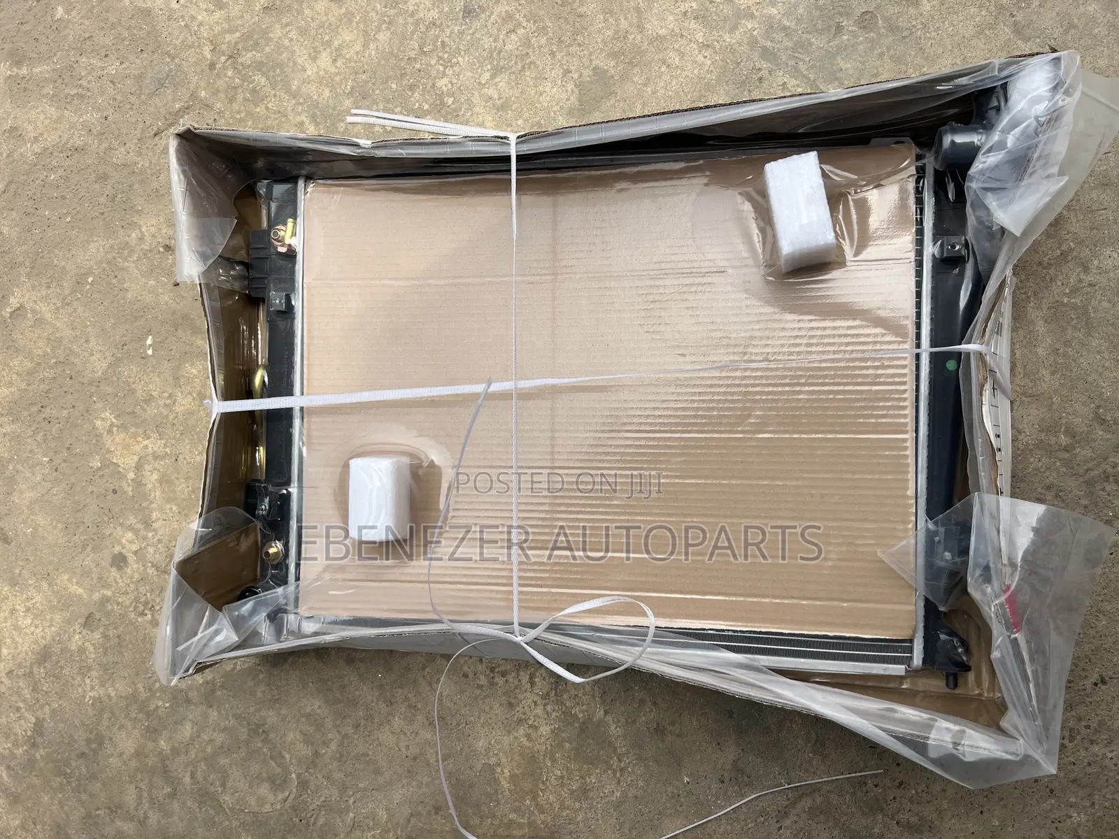 Hyundai Tucson Ix35 Radiator Water Tank 2010 2011 2012 2013 2014