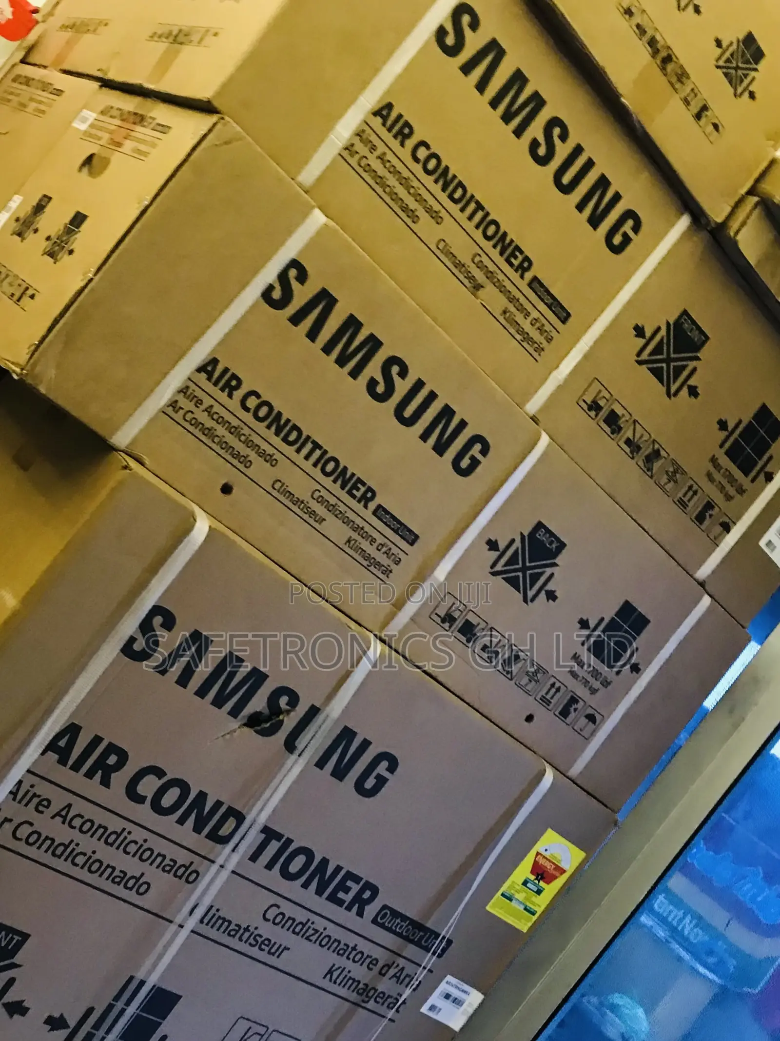 White Auto Swing R410 Gas 2.5hp Samsung 