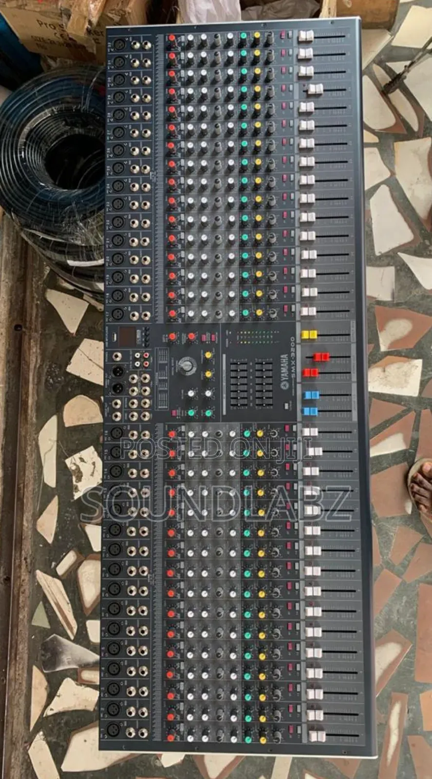 Yamaha SMX-3200 32-Channel Mixer Console