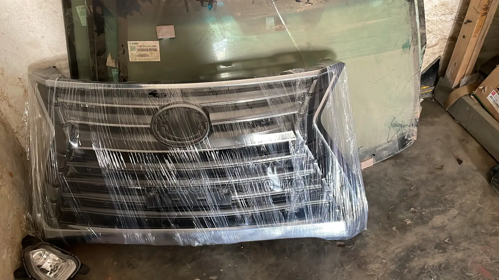 Lexus LX 570 Front Grill/ Shells