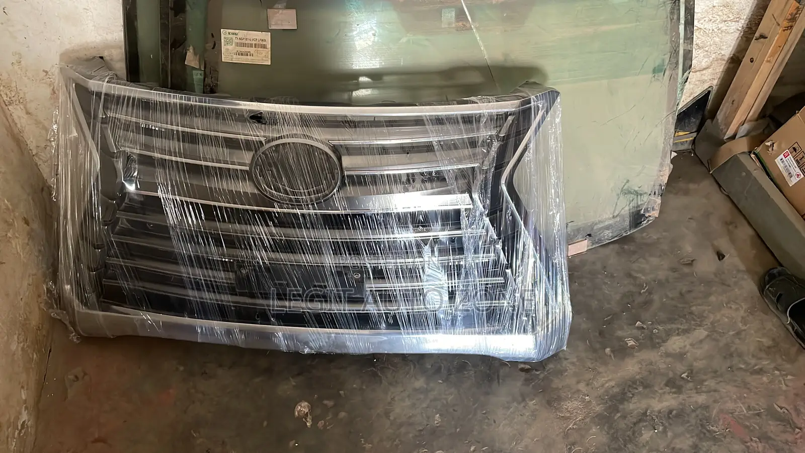 Lexus LX 570 Front Grill/ Shells