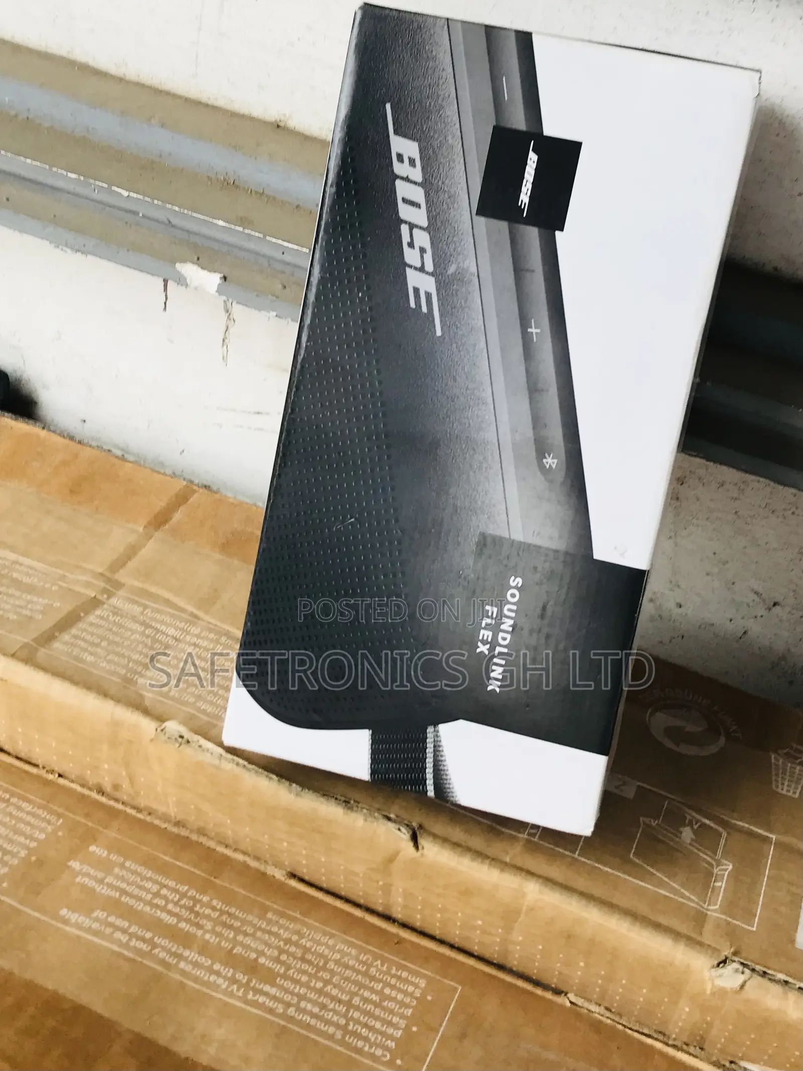 Elegant Black Bluetooth Wireless Soundlink Flex Speakers