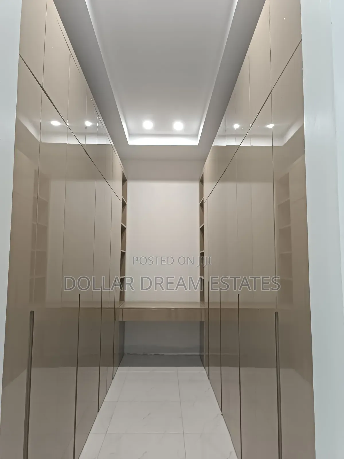 5bdrm House in Dzorwulu for sale