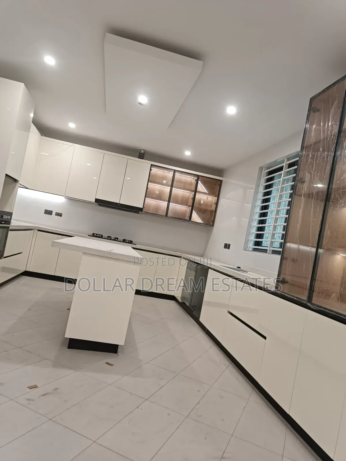 5bdrm House in Dzorwulu for sale