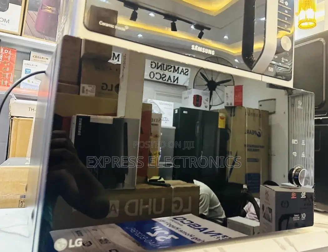 Sleek Design Microwave Oven LG MH8265CIS 42L